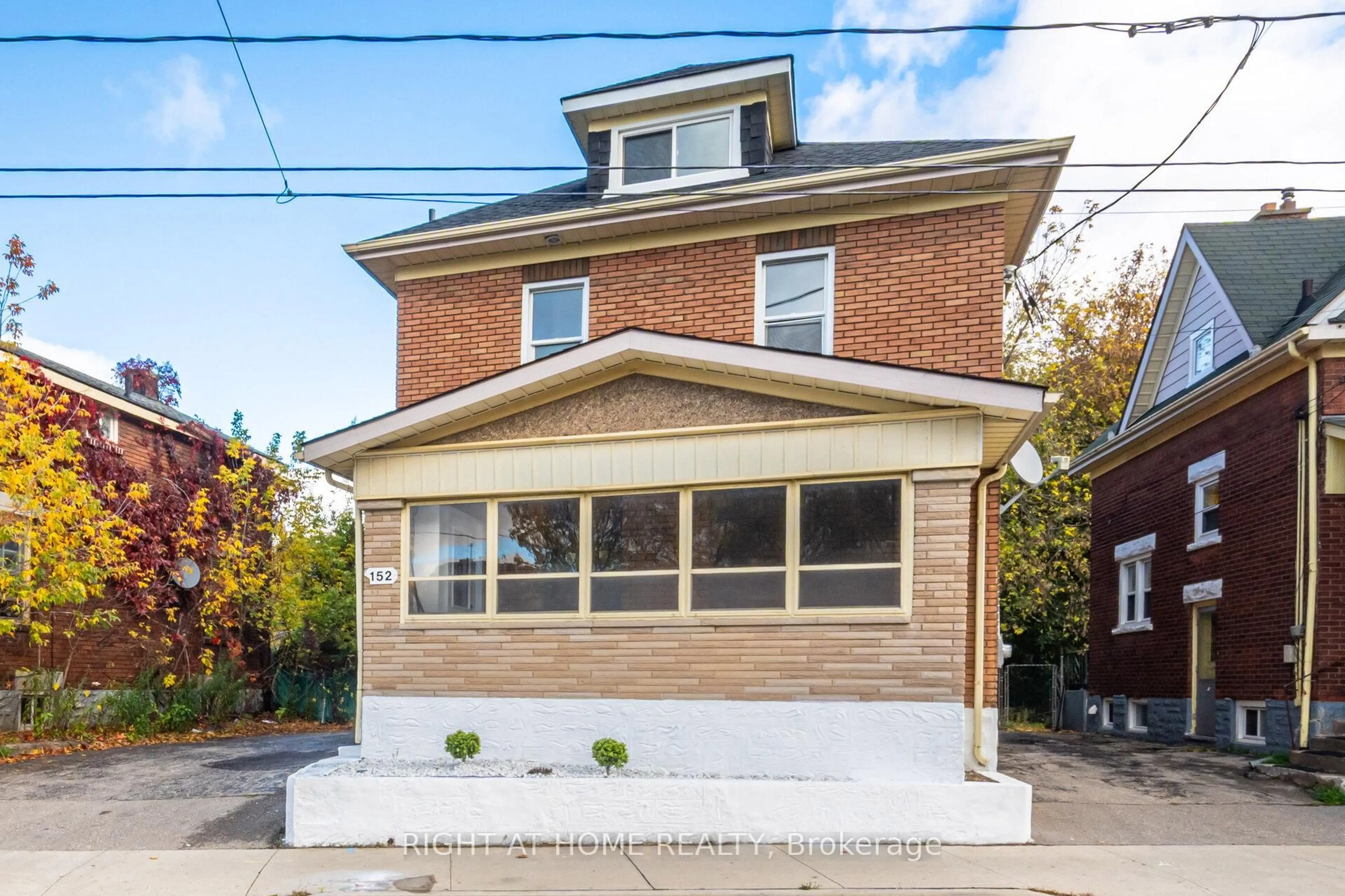 Home with brick exterior material, street for 152 Weber St, Kitchener Ontario N2H 1C9