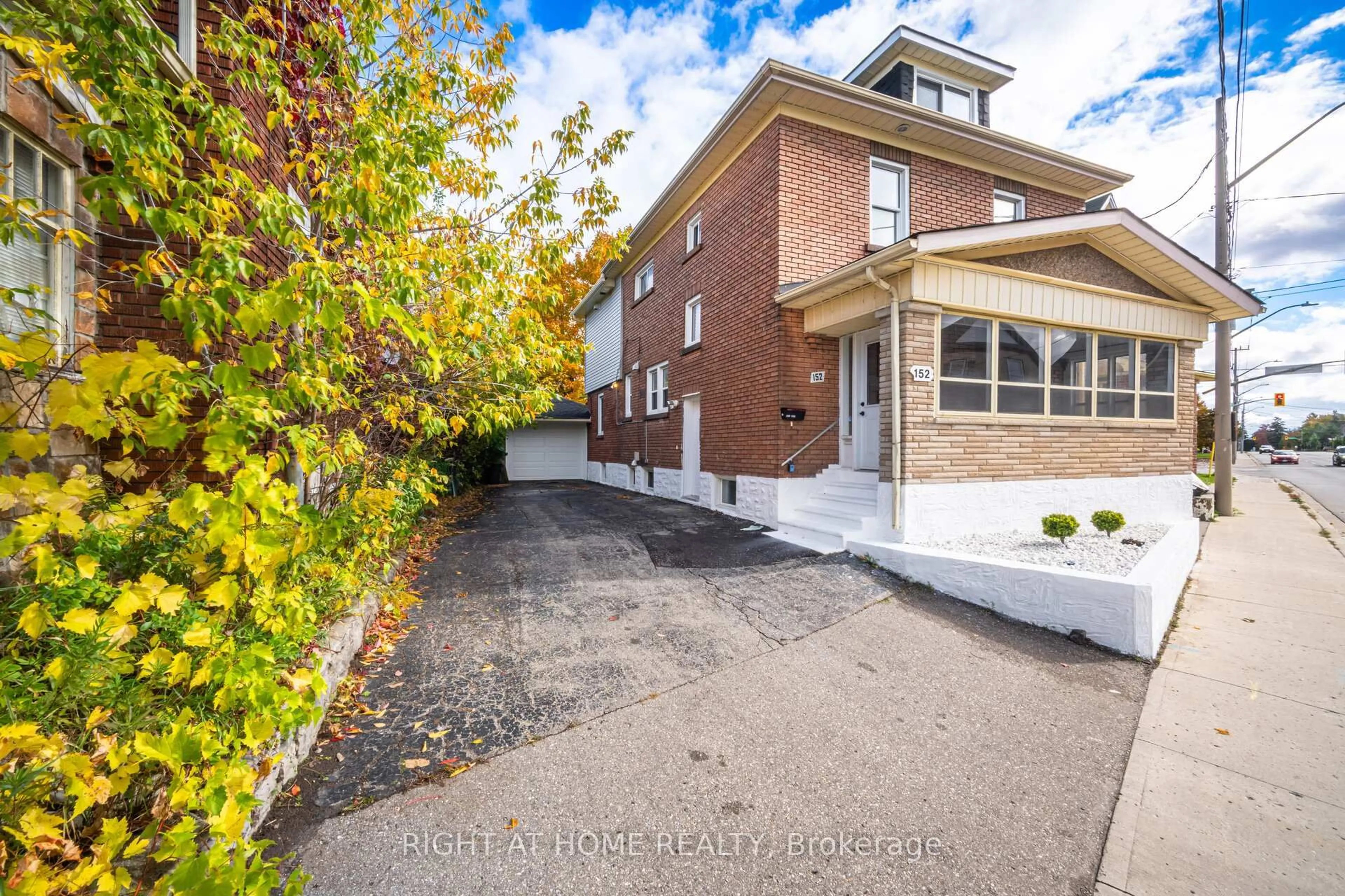 Home with brick exterior material, street for 152 Weber St, Kitchener Ontario N2H 1C9