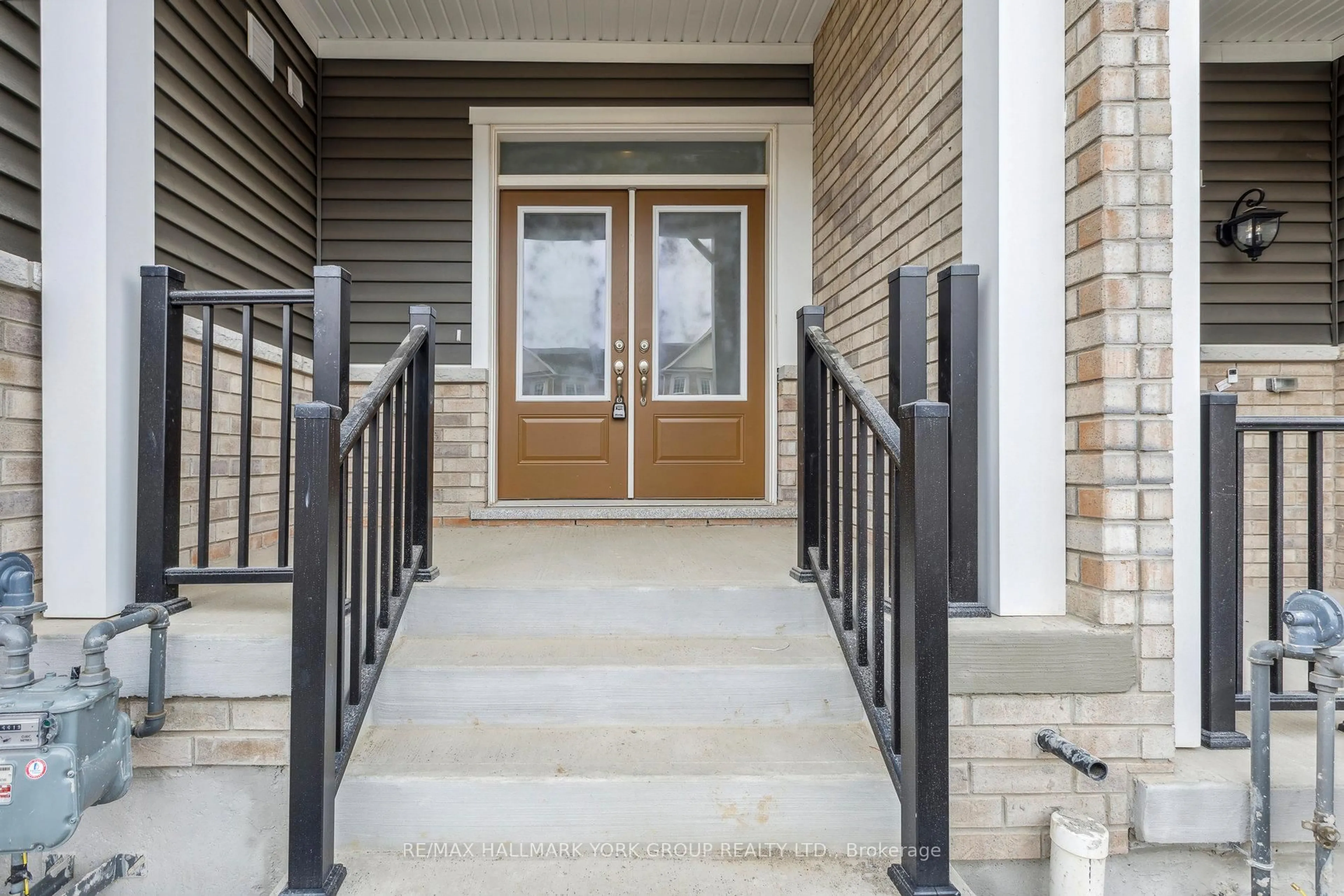 Indoor entryway for 54 Histand Tr, Kitchener Ontario N2R 0S2