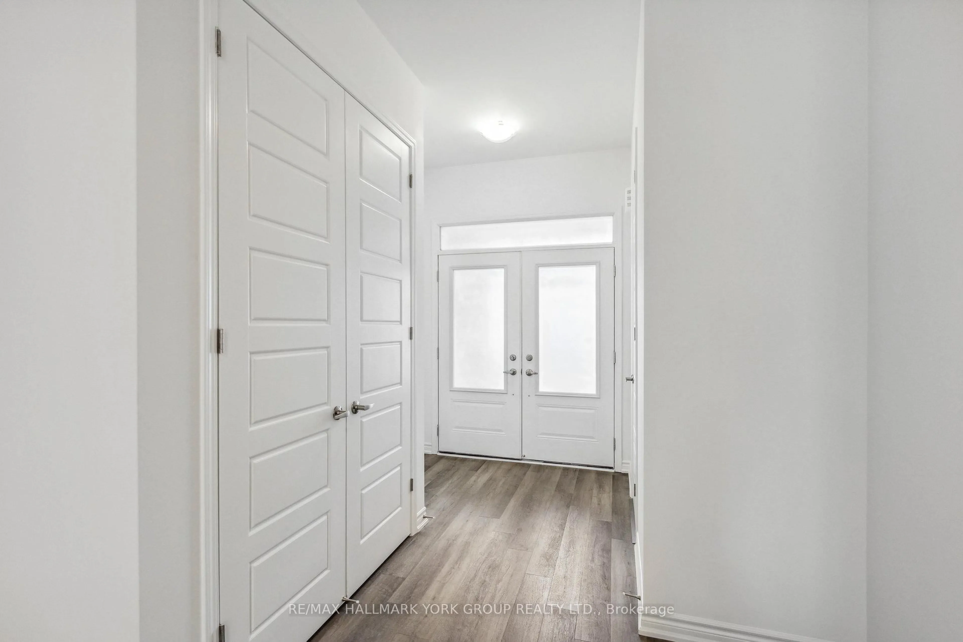 Indoor entryway for 54 Histand Tr, Kitchener Ontario N2R 0S2
