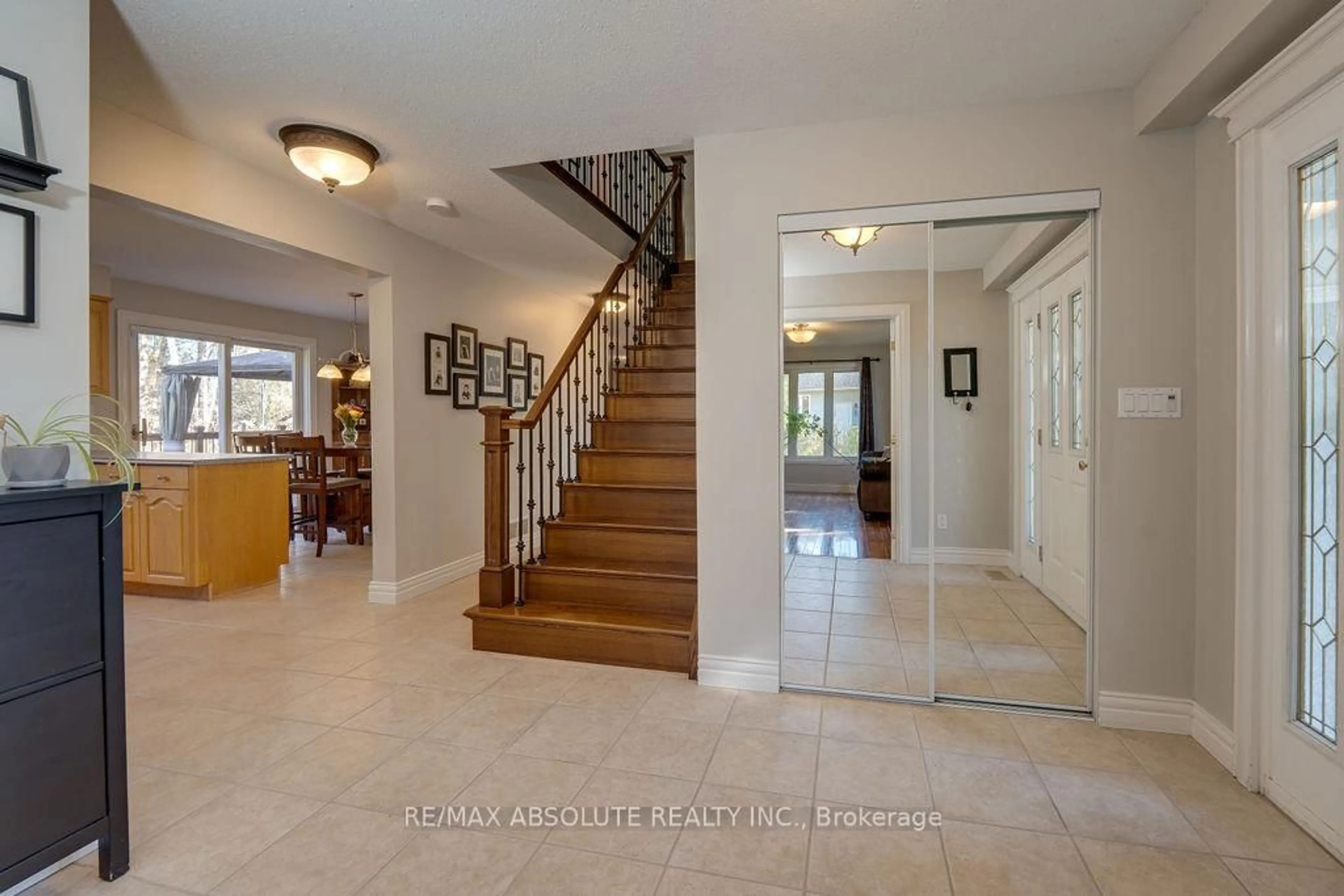 Indoor foyer for 7089 BUSH Dr, Ottawa Ontario K4P 1M8