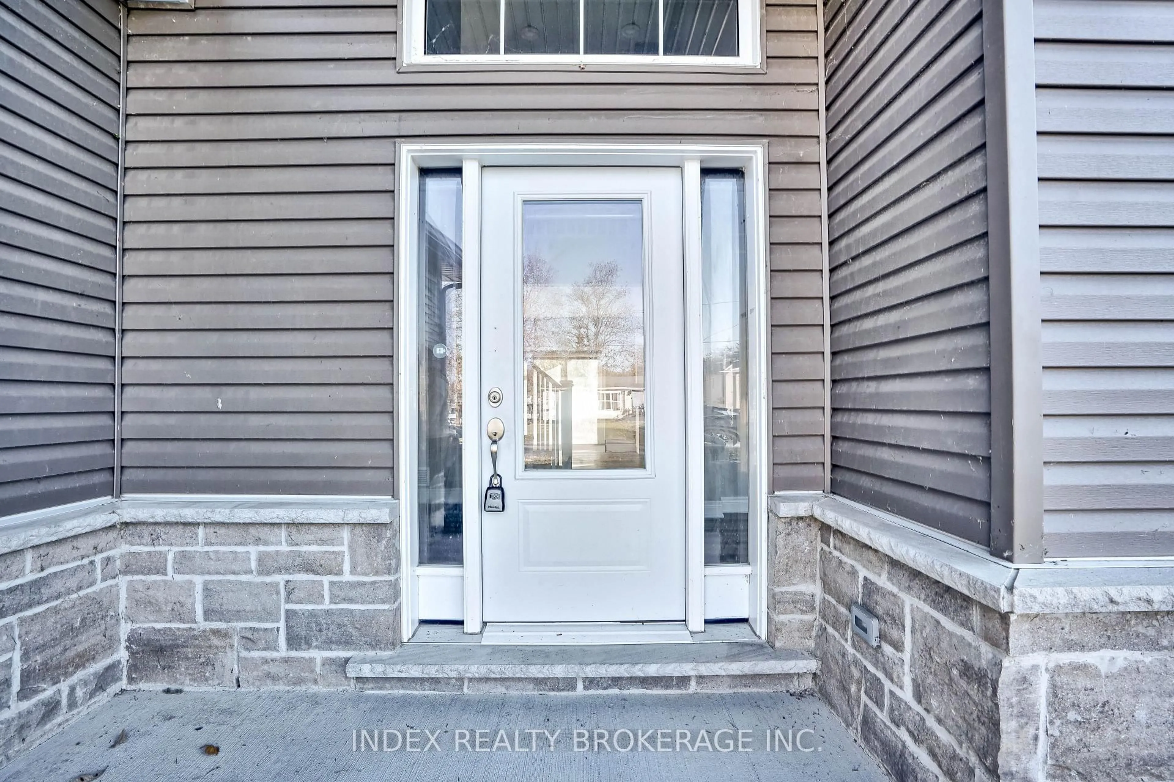 Indoor entryway for 3109 Riselay Ave, Fort Erie Ontario L0S 1N0