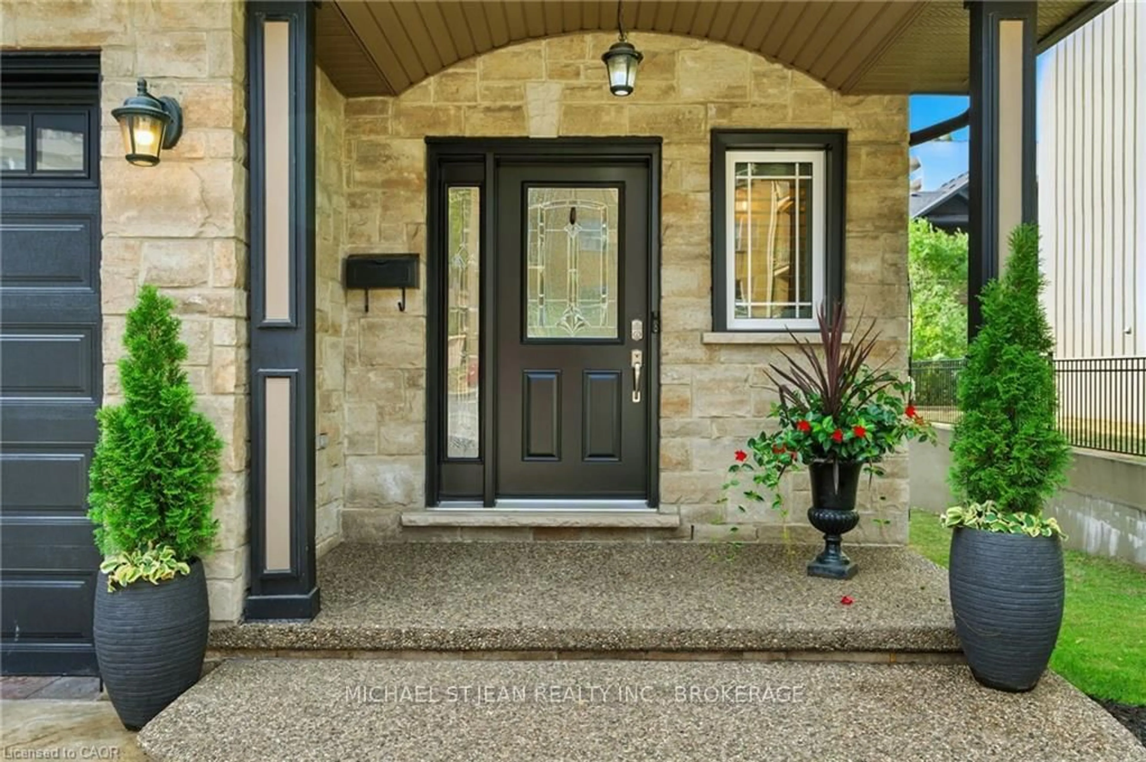 Indoor entryway for 199 Hunter St, Hamilton Ontario L8P 1R7