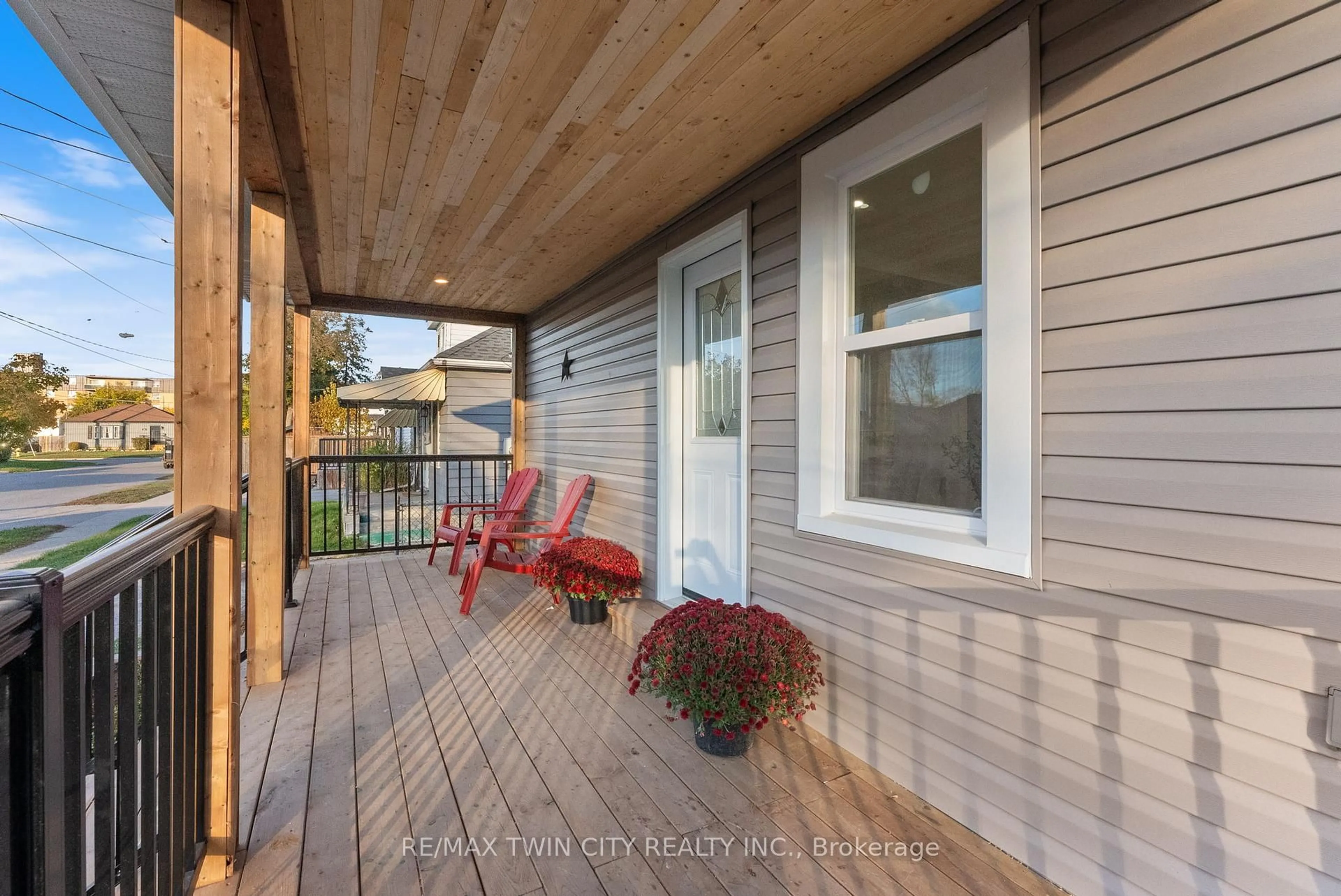 Patio, street for 25 Dundee St, Brantford Ontario N3R 4M2