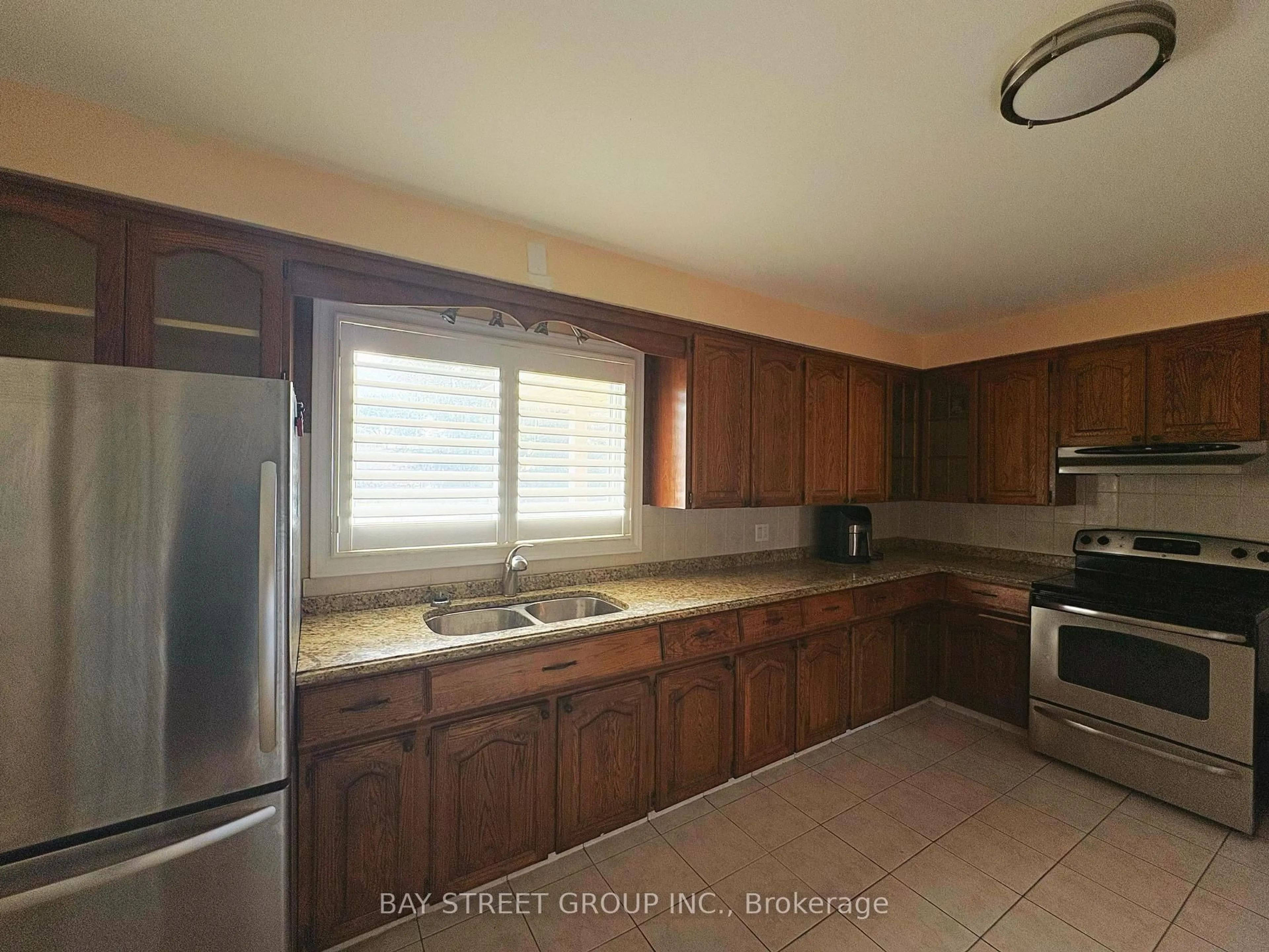 Standard kitchen, ceramic/tile floor for 58 Broderick Ave, Thorold Ontario L2V 2J1