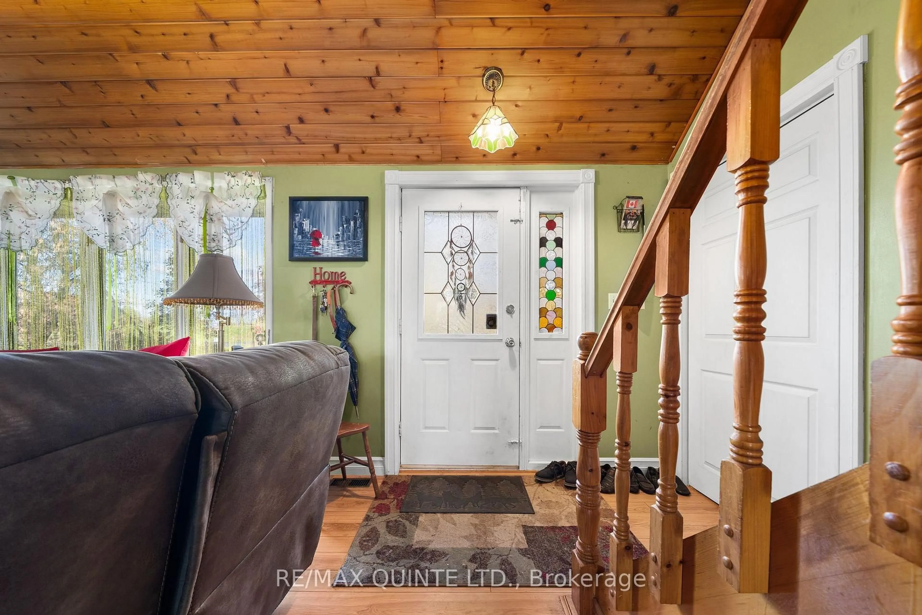 Indoor entryway for 144 Wellington St, Madoc Ontario K0K 2K0