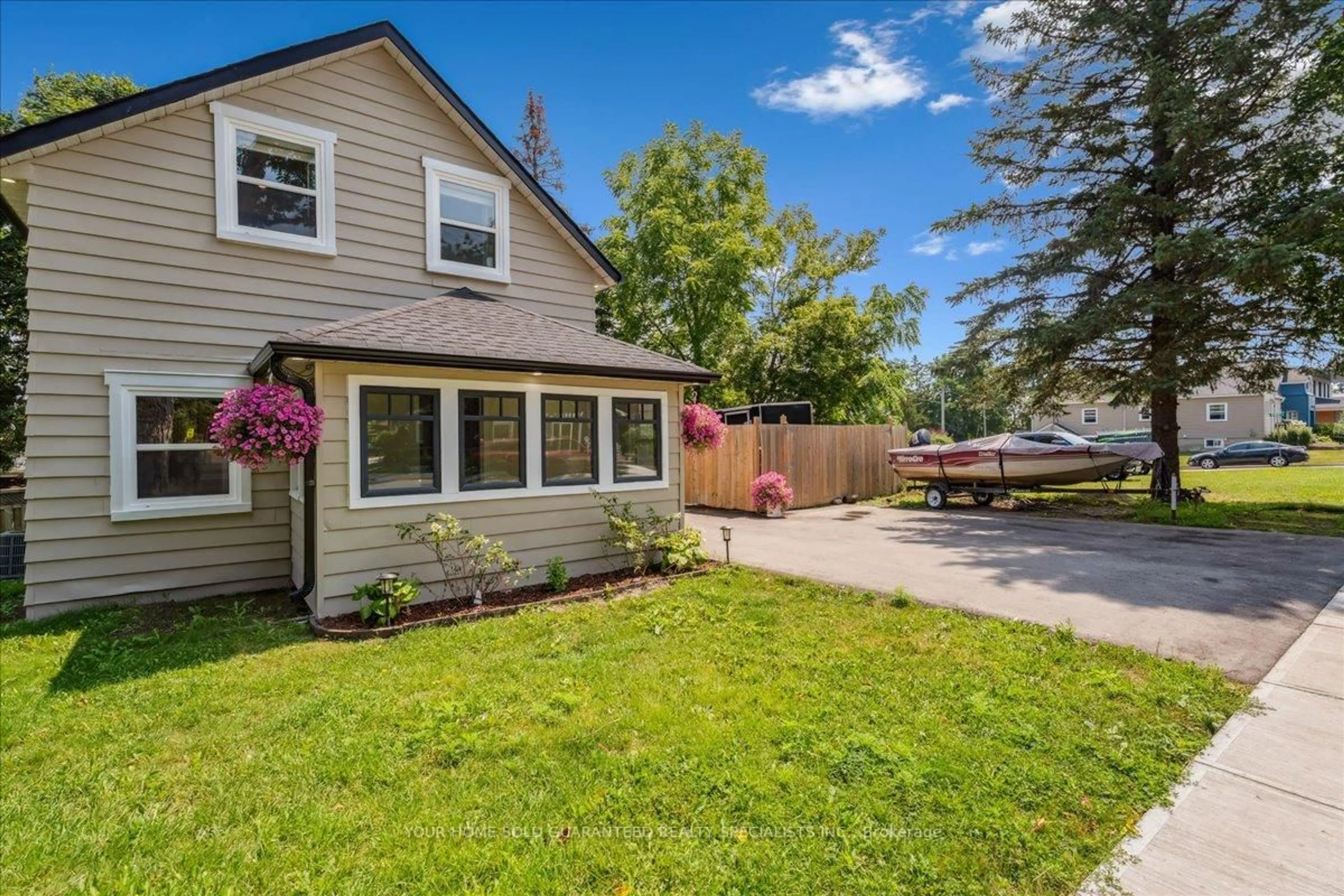 Patio, street for 501 Owen Sound St, Shelburne Ontario L9V 2W9