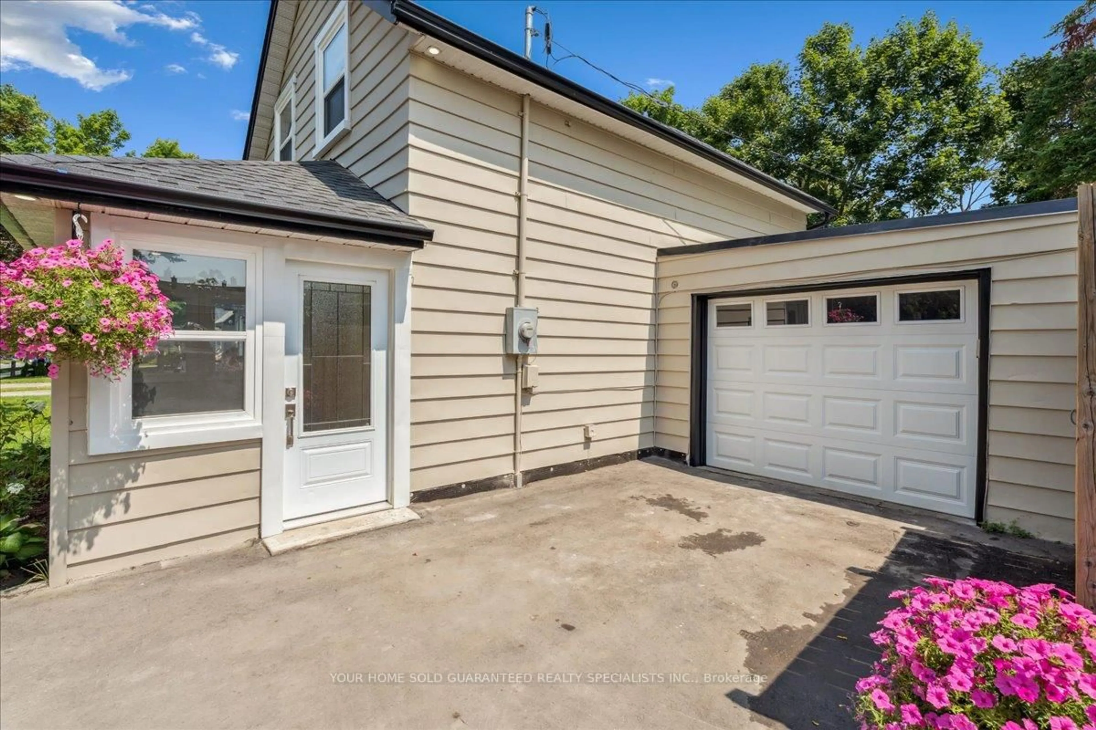 Home with vinyl exterior material, street for 501 Owen Sound St, Shelburne Ontario L9V 2W9