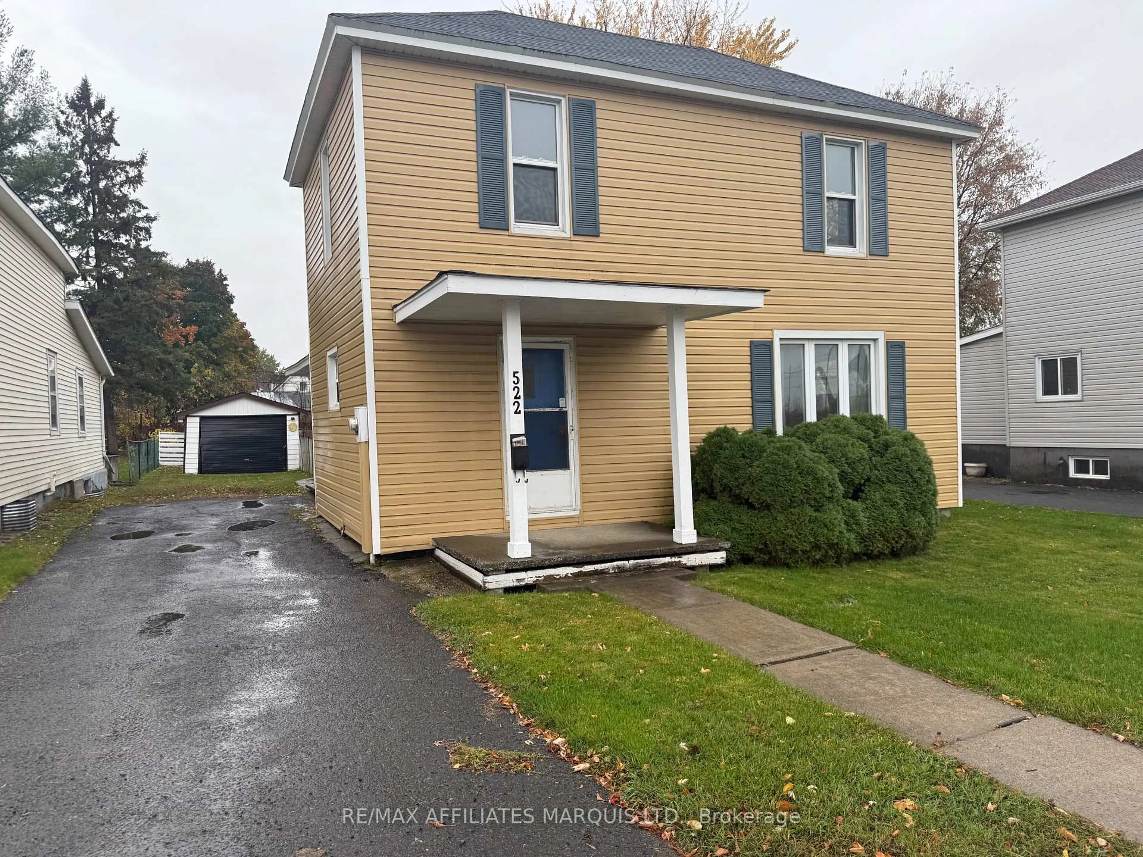 Home with vinyl exterior material, street for 522 Second St, Cornwall Ontario K6J 1H4