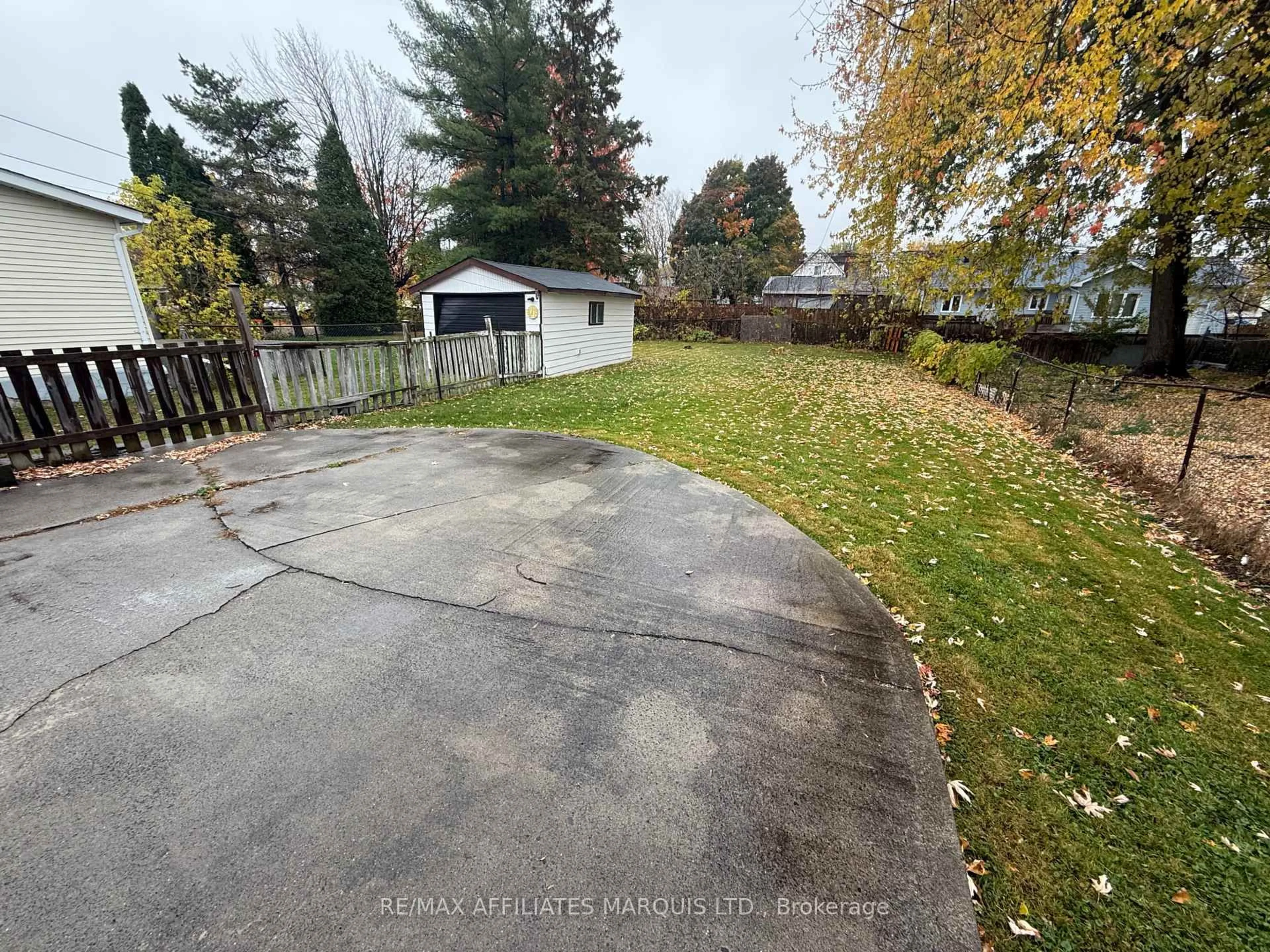A pic from outside/outdoor area/front of a property/back of a property/a pic from drone, street for 522 Second St, Cornwall Ontario K6J 1H4