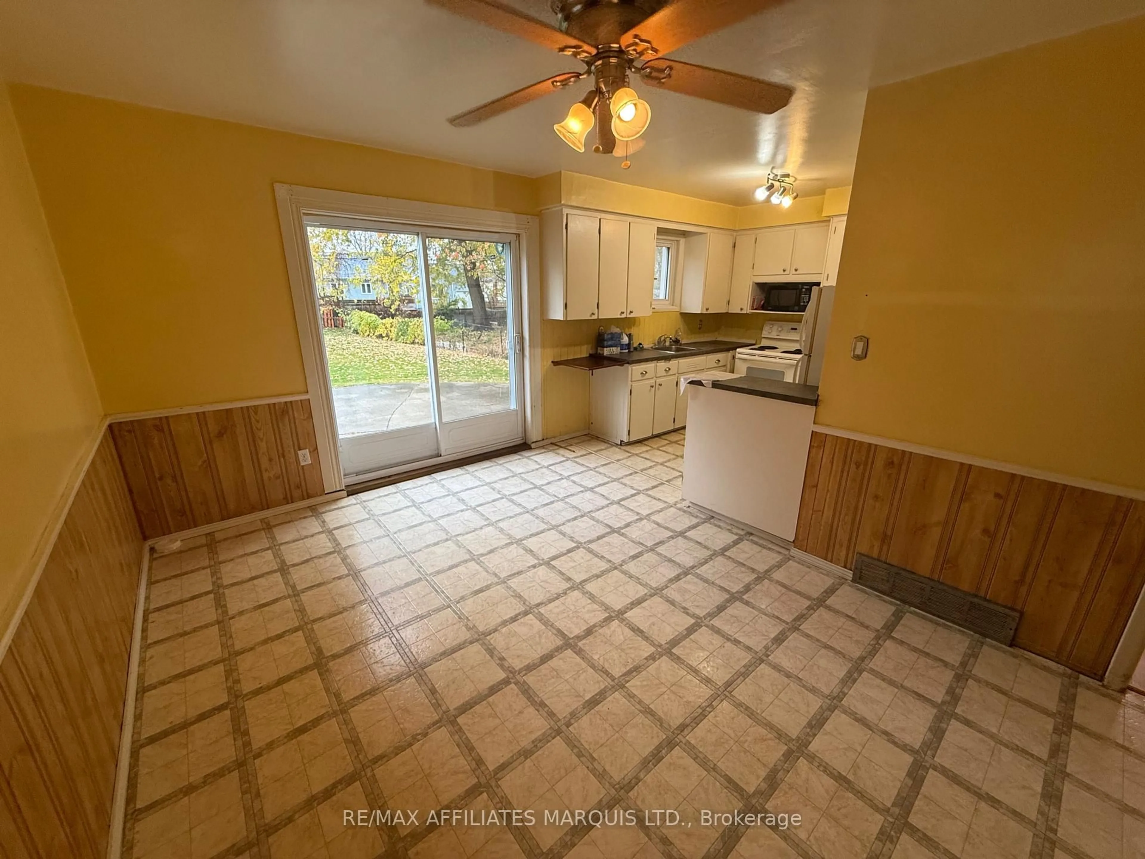 A pic of a room for 522 Second St, Cornwall Ontario K6J 1H4