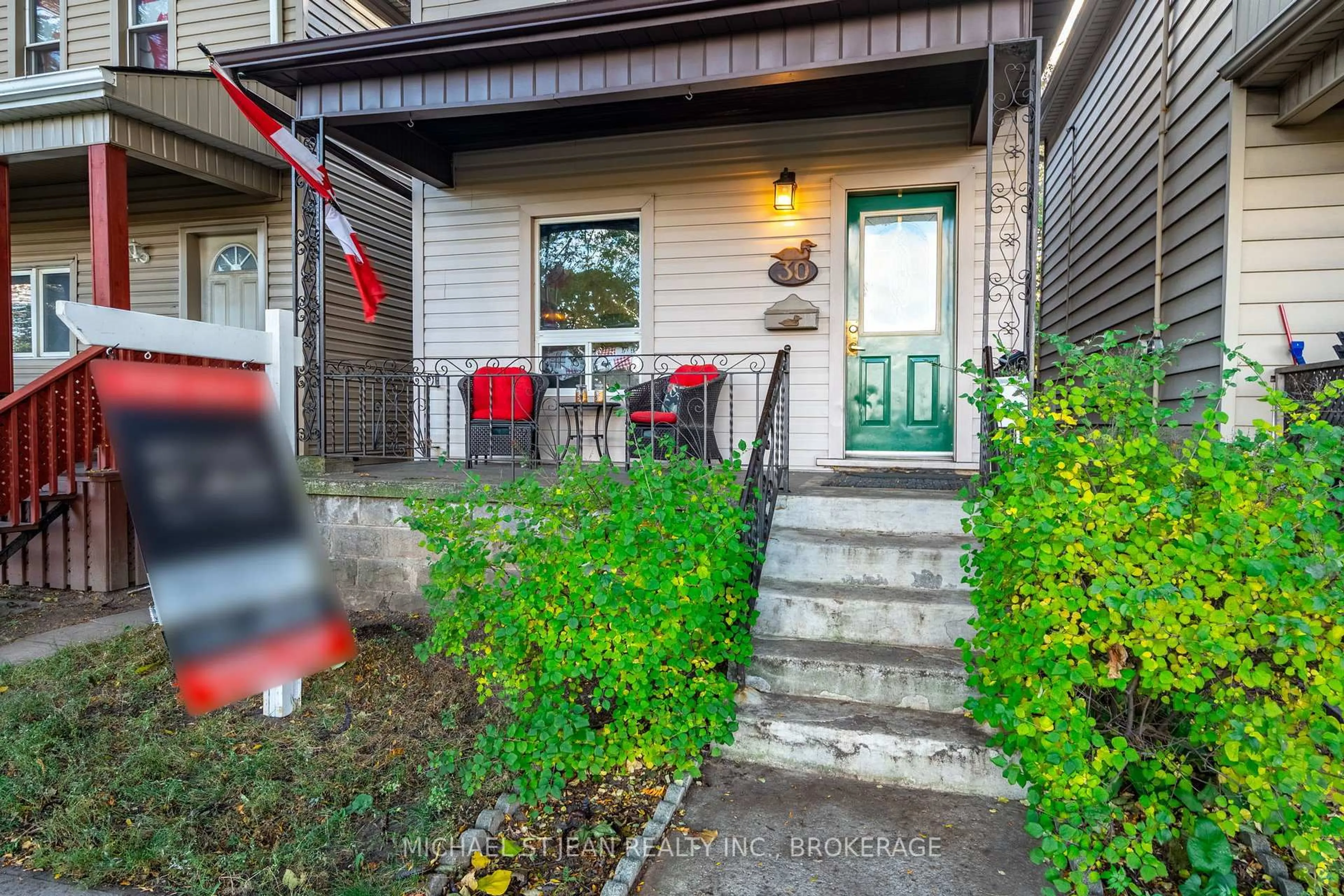 Patio, street for 30 Mars Ave, Hamilton Ontario L8L 3V8