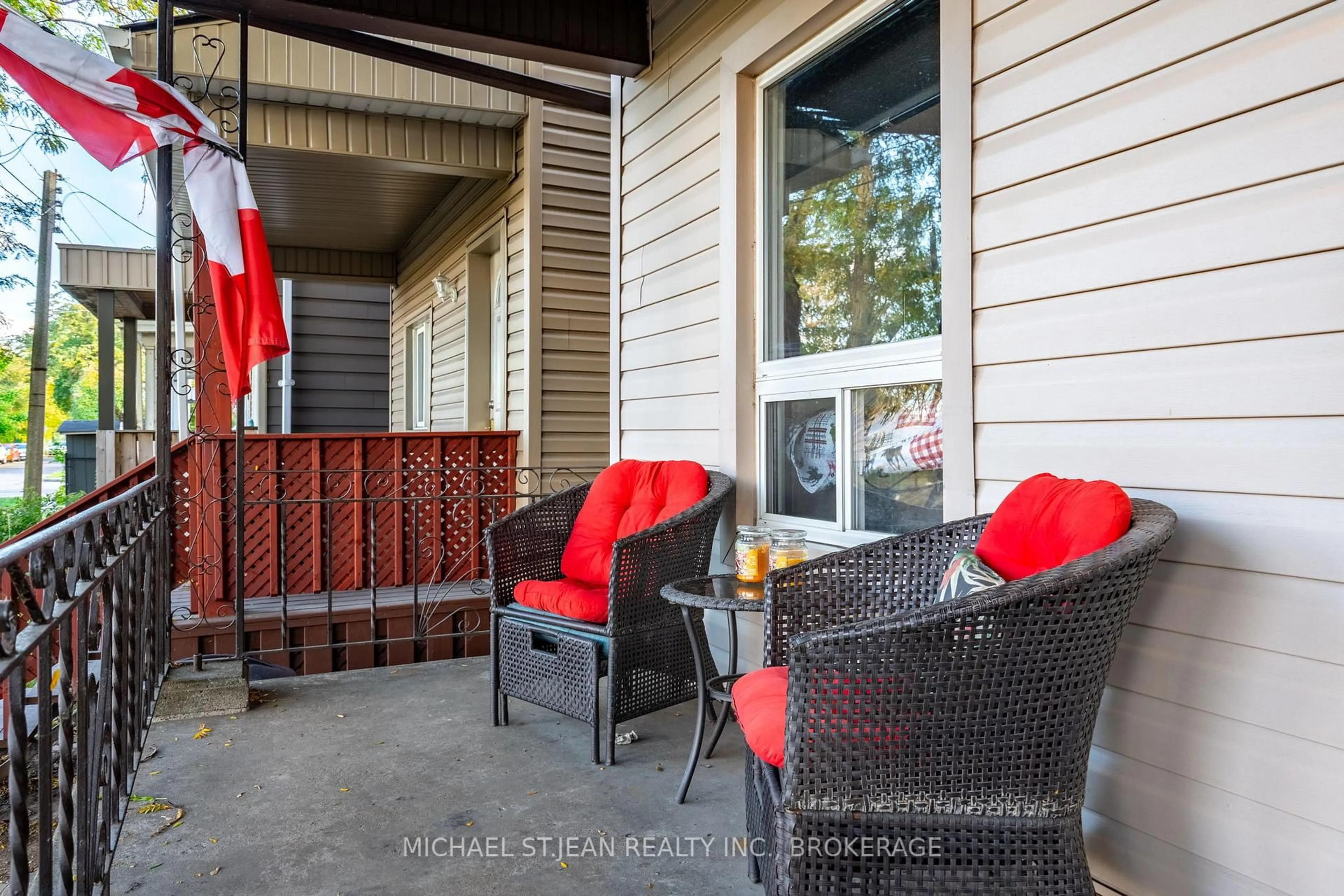 Patio, street for 30 Mars Ave, Hamilton Ontario L8L 3V8