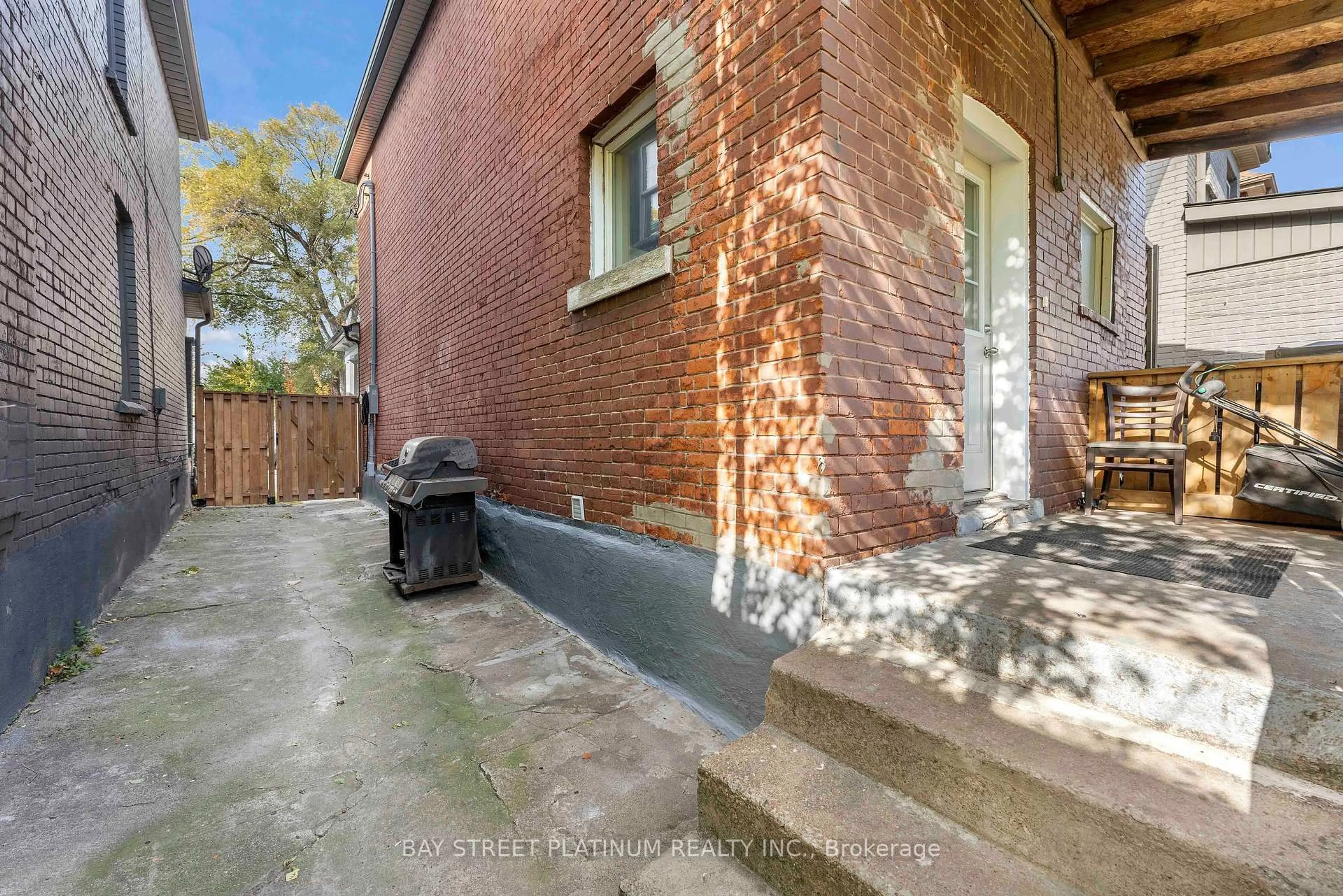 Unknown for 16 Ruth St, Hamilton Ontario L8L 6P9