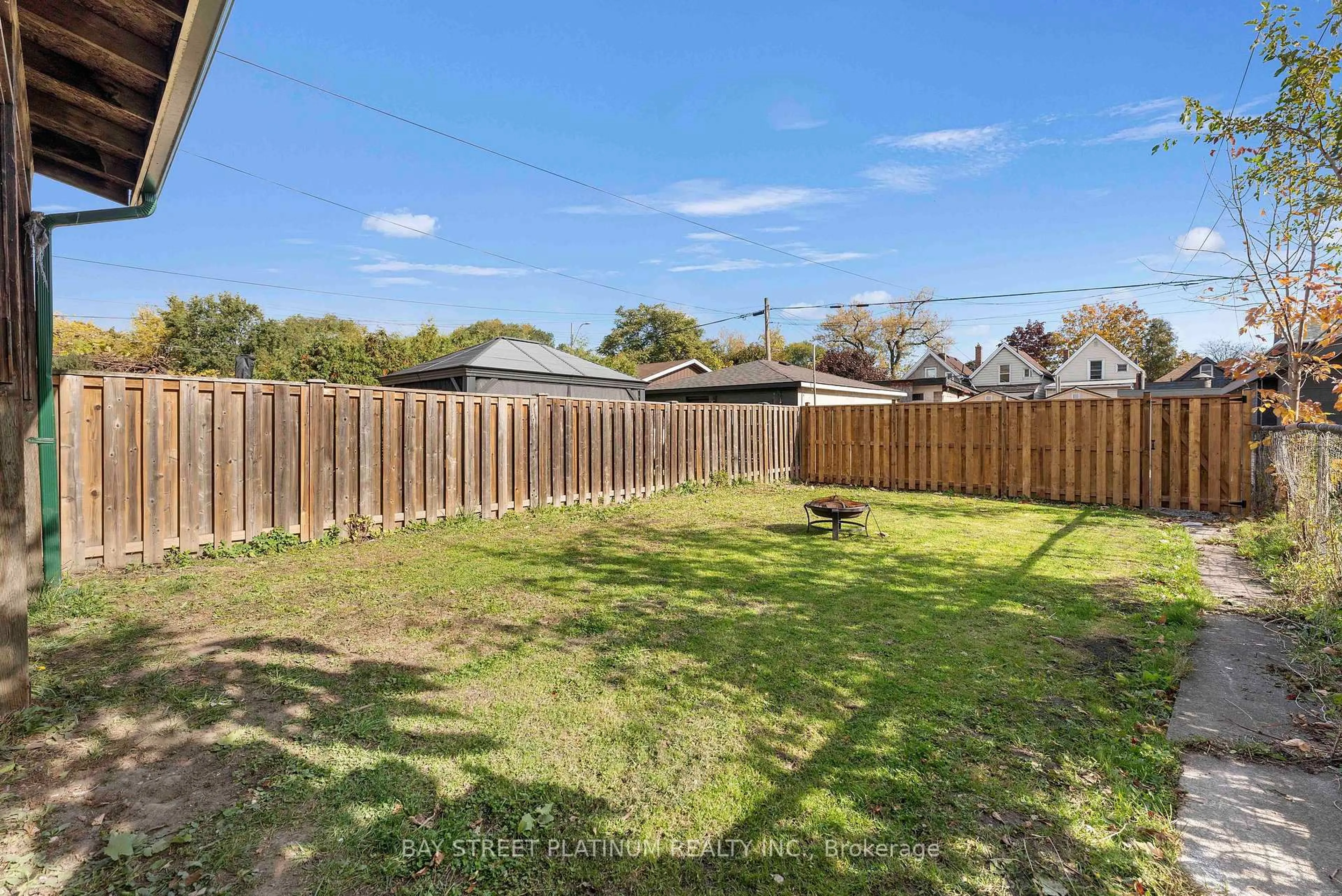 A pic from outside/outdoor area/front of a property/back of a property/a pic from drone, unknown for 16 Ruth St, Hamilton Ontario L8L 6P9