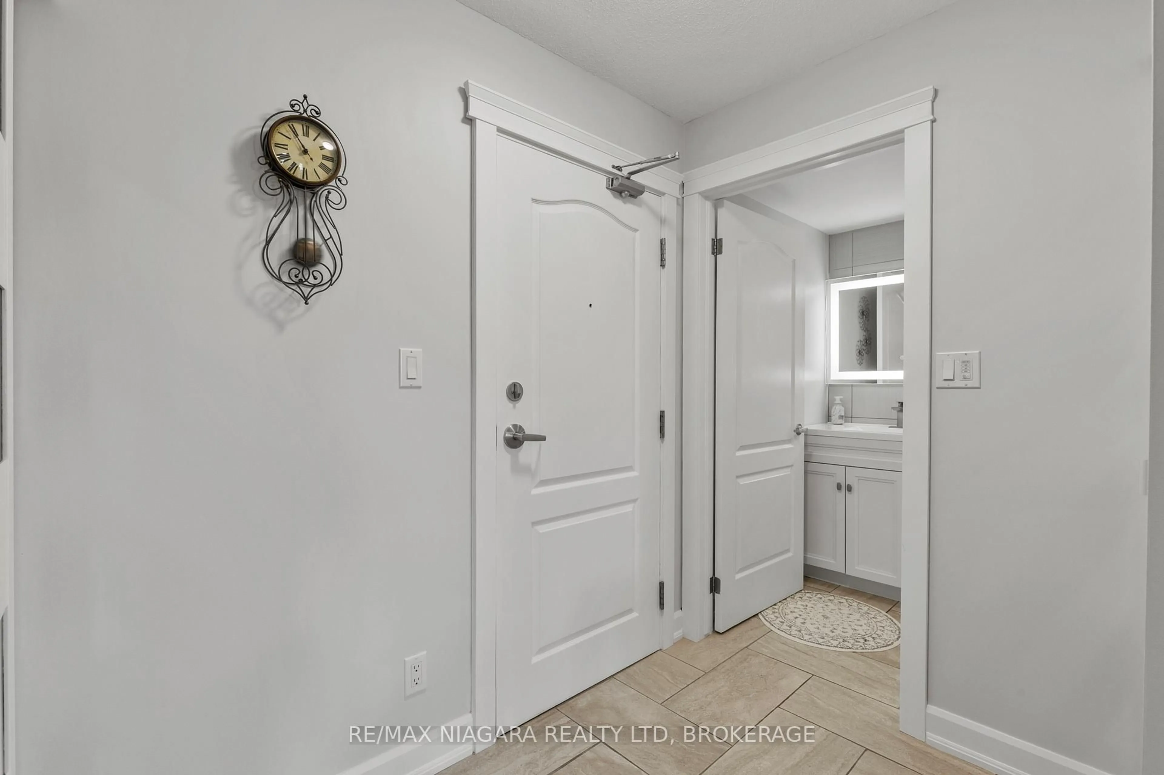 Indoor entryway for 330 PRINCE CHARLES Dr #1304, Welland Ontario L3C 7B3