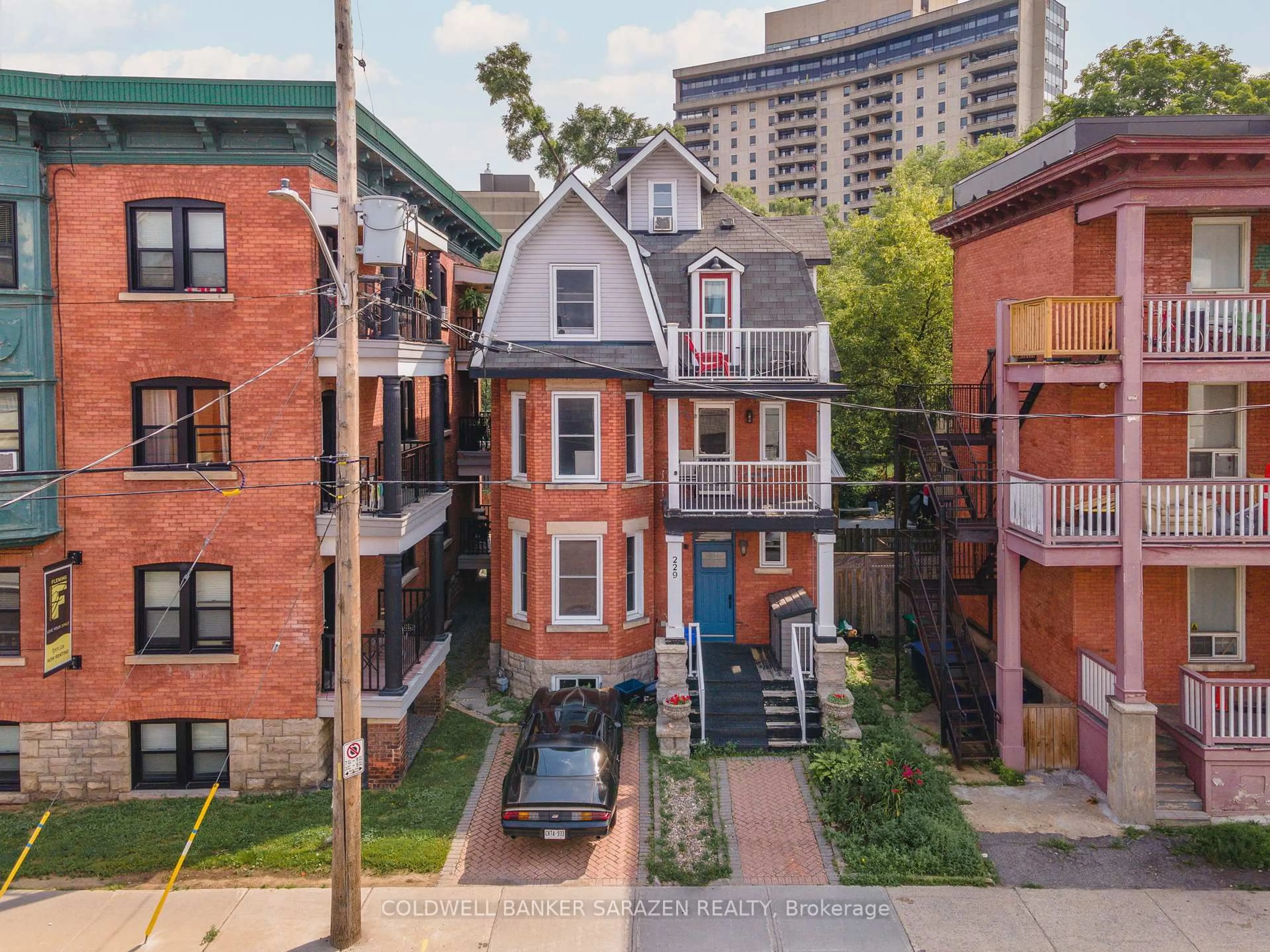 A pic from outside/outdoor area/front of a property/back of a property/a pic from drone, city buildings view from balcony for 229 Charlotte St, Ottawa Ontario K1N 8L1