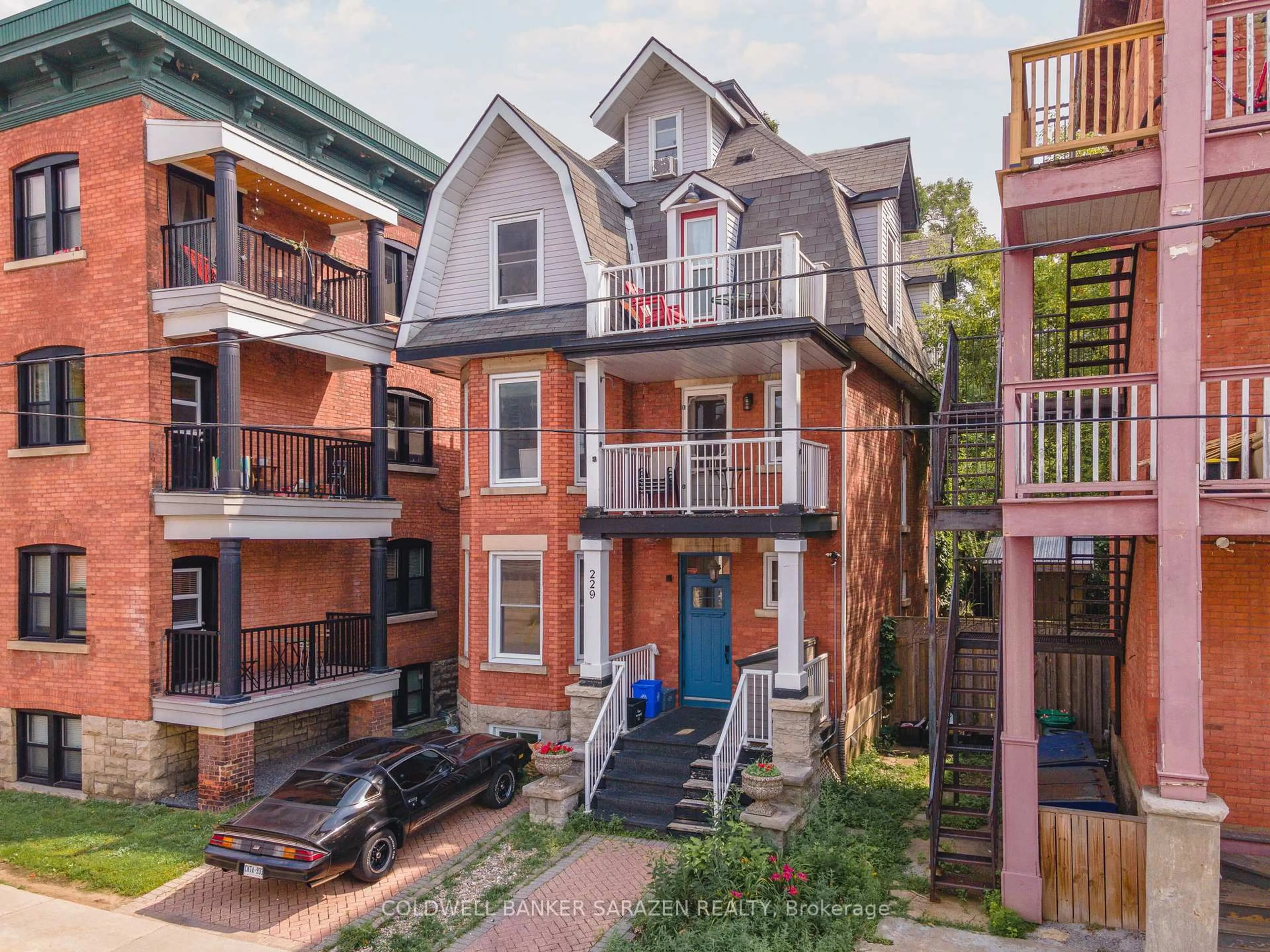 A pic from outside/outdoor area/front of a property/back of a property/a pic from drone, street for 229 Charlotte St, Ottawa Ontario K1N 8L1