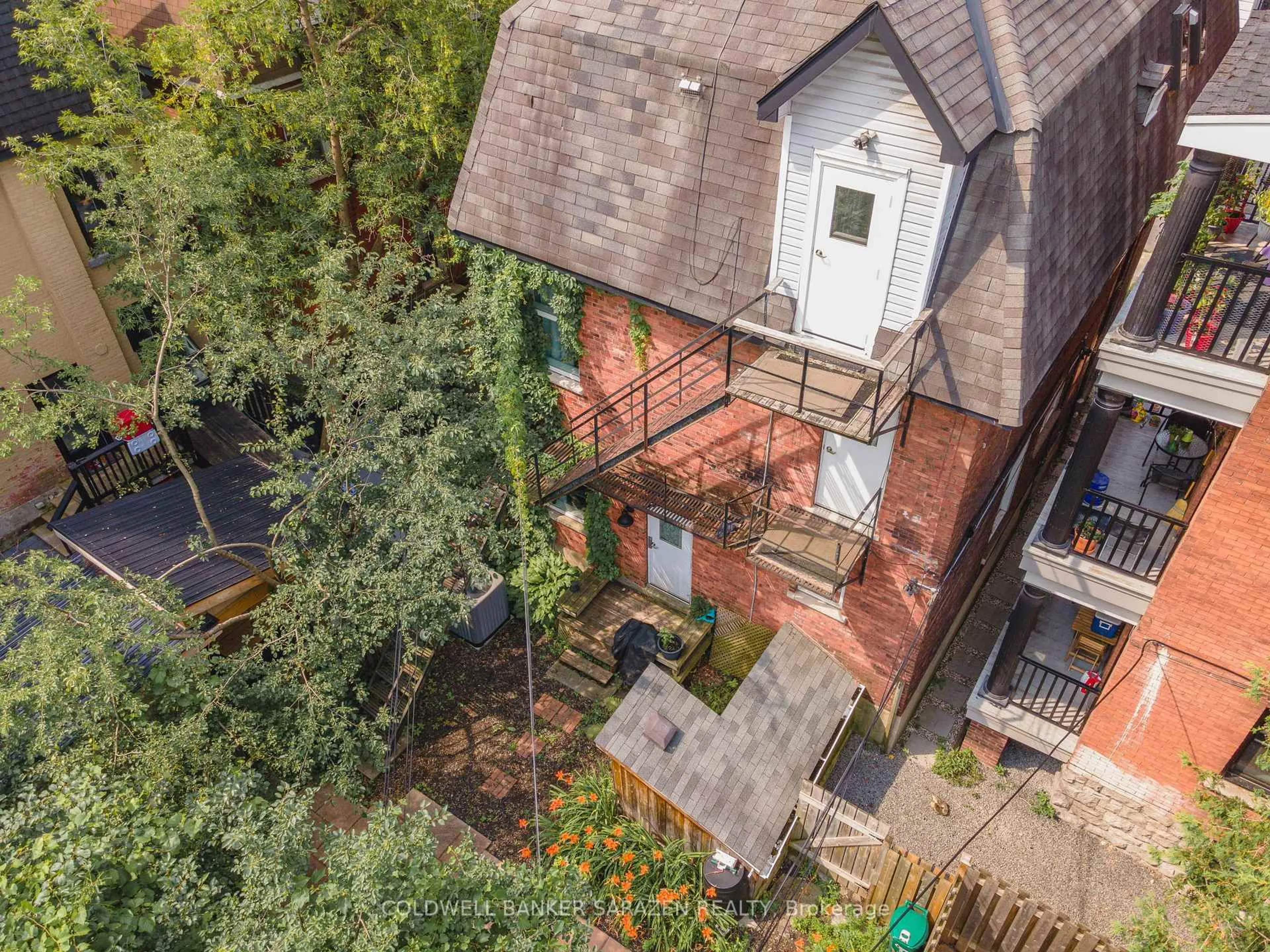 A pic from outside/outdoor area/front of a property/back of a property/a pic from drone, city buildings view from balcony for 229 Charlotte St, Ottawa Ontario K1N 8L1