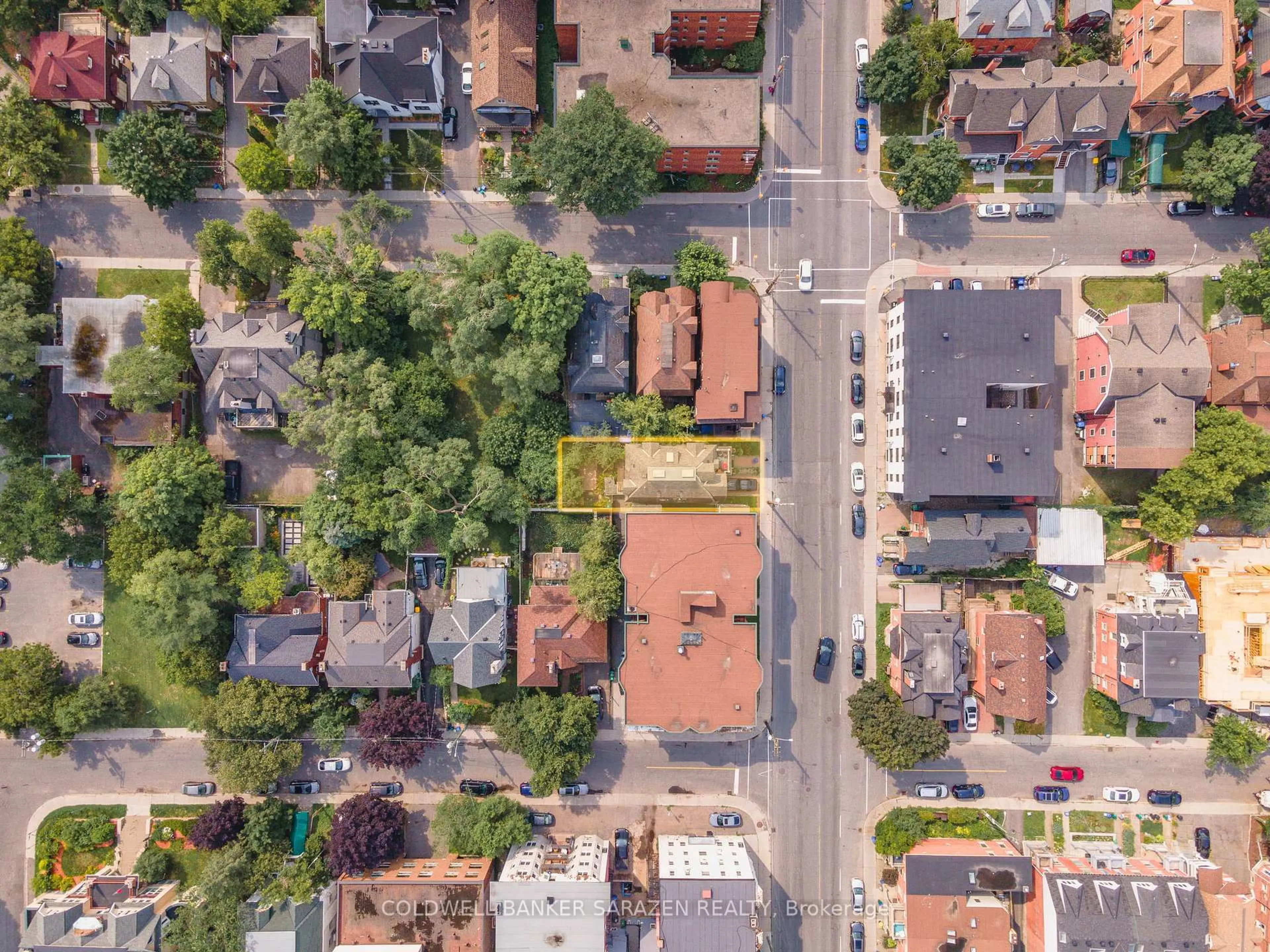 A pic from outside/outdoor area/front of a property/back of a property/a pic from drone, street for 229 Charlotte St, Ottawa Ontario K1N 8L1