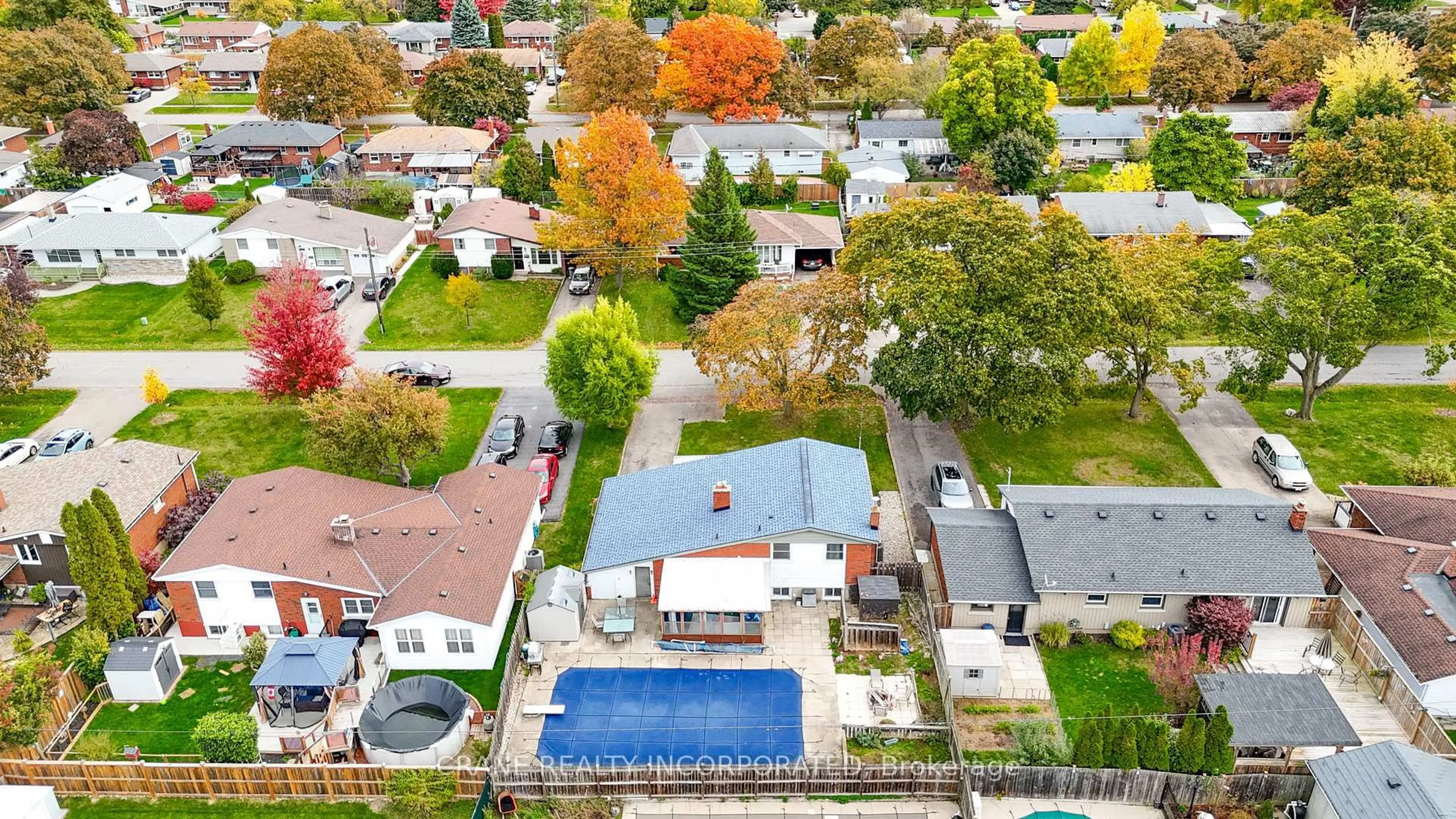 A pic from outside/outdoor area/front of a property/back of a property/a pic from drone, street for 67 Wakelin Terr, St. Catharines Ontario L2M 4K8