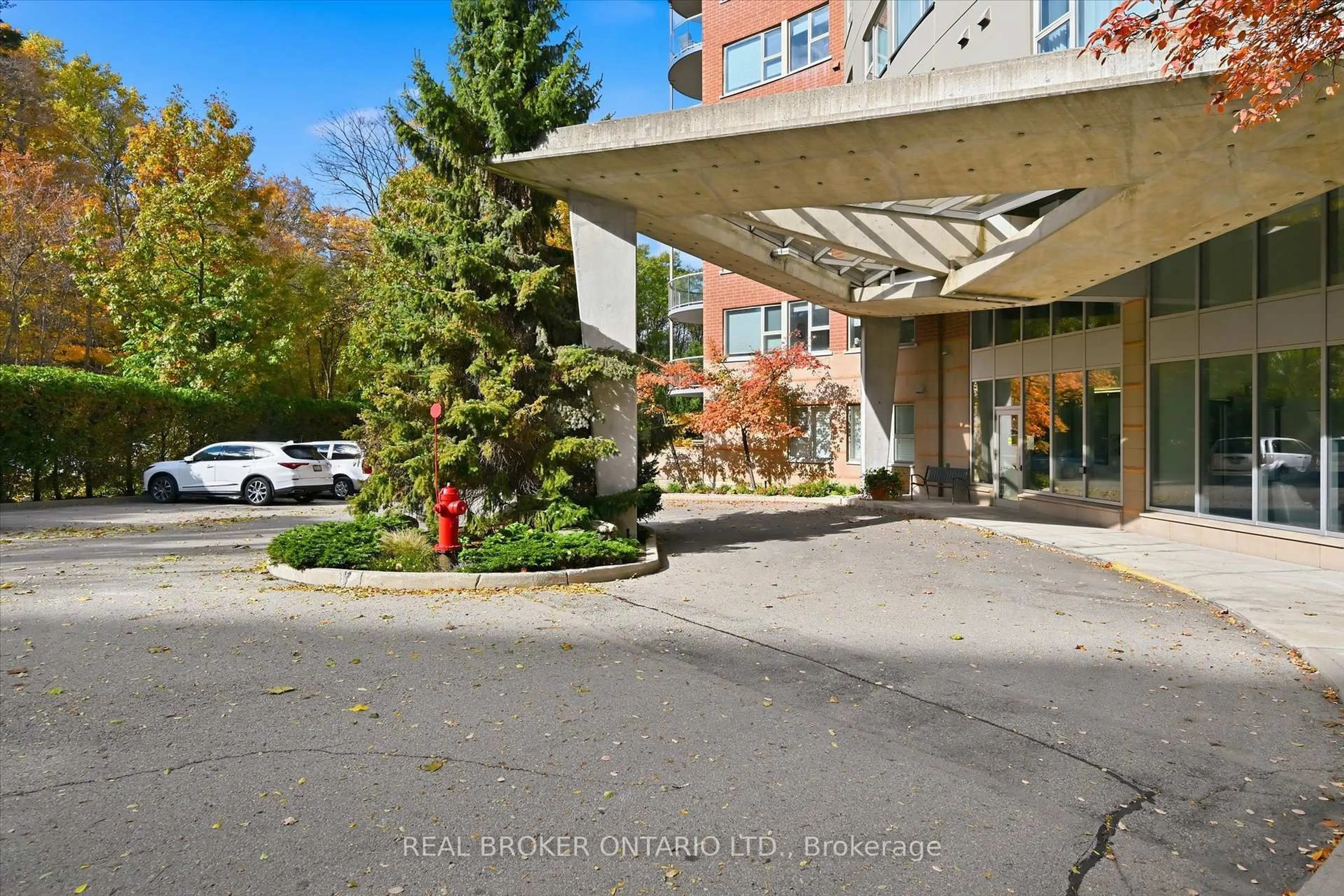 Indoor foyer for 77 Governors Rd #207, Hamilton Ontario L9H 7N8