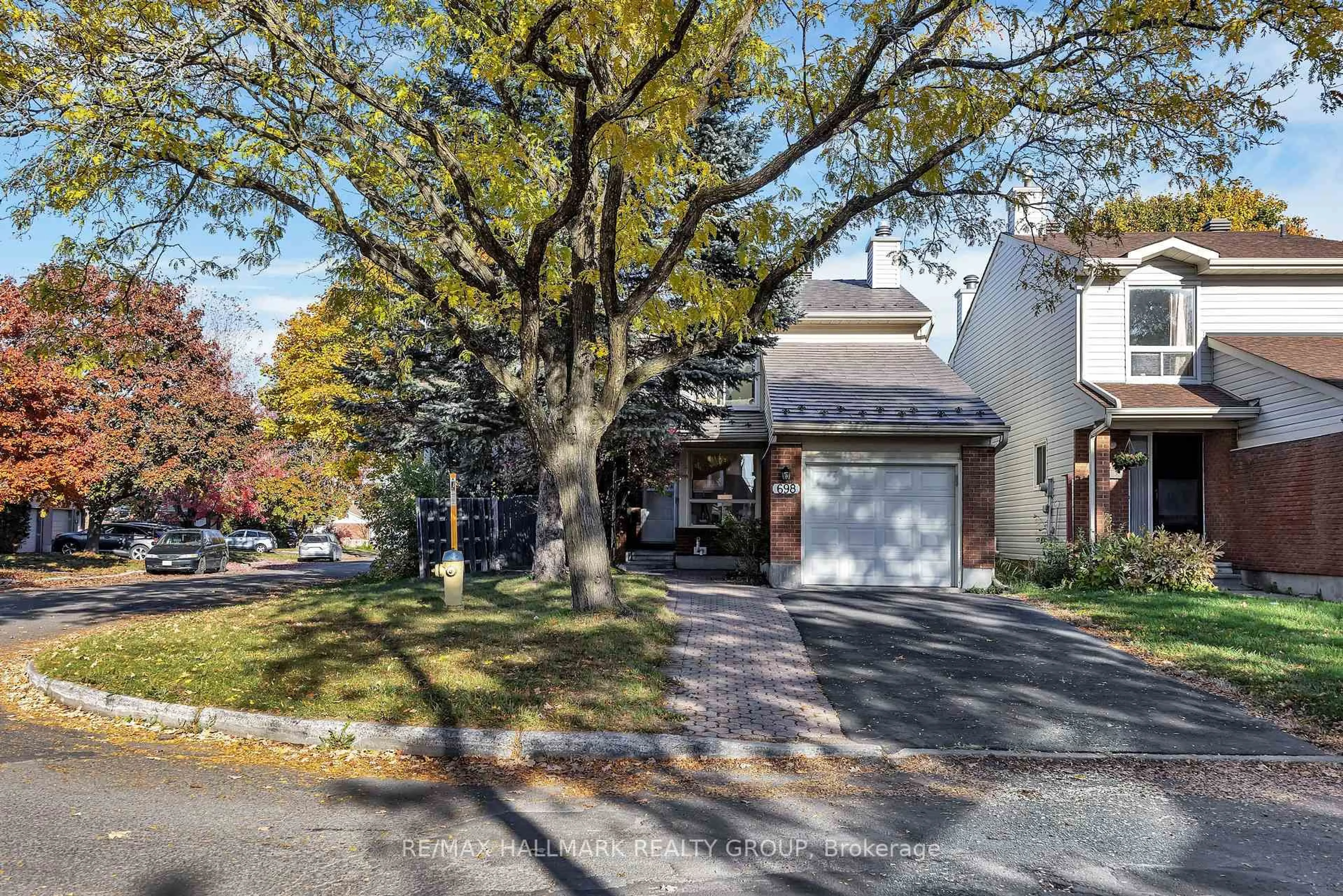 Unknown for 698 Malibu Terr, Ottawa Ontario K2C 3T8