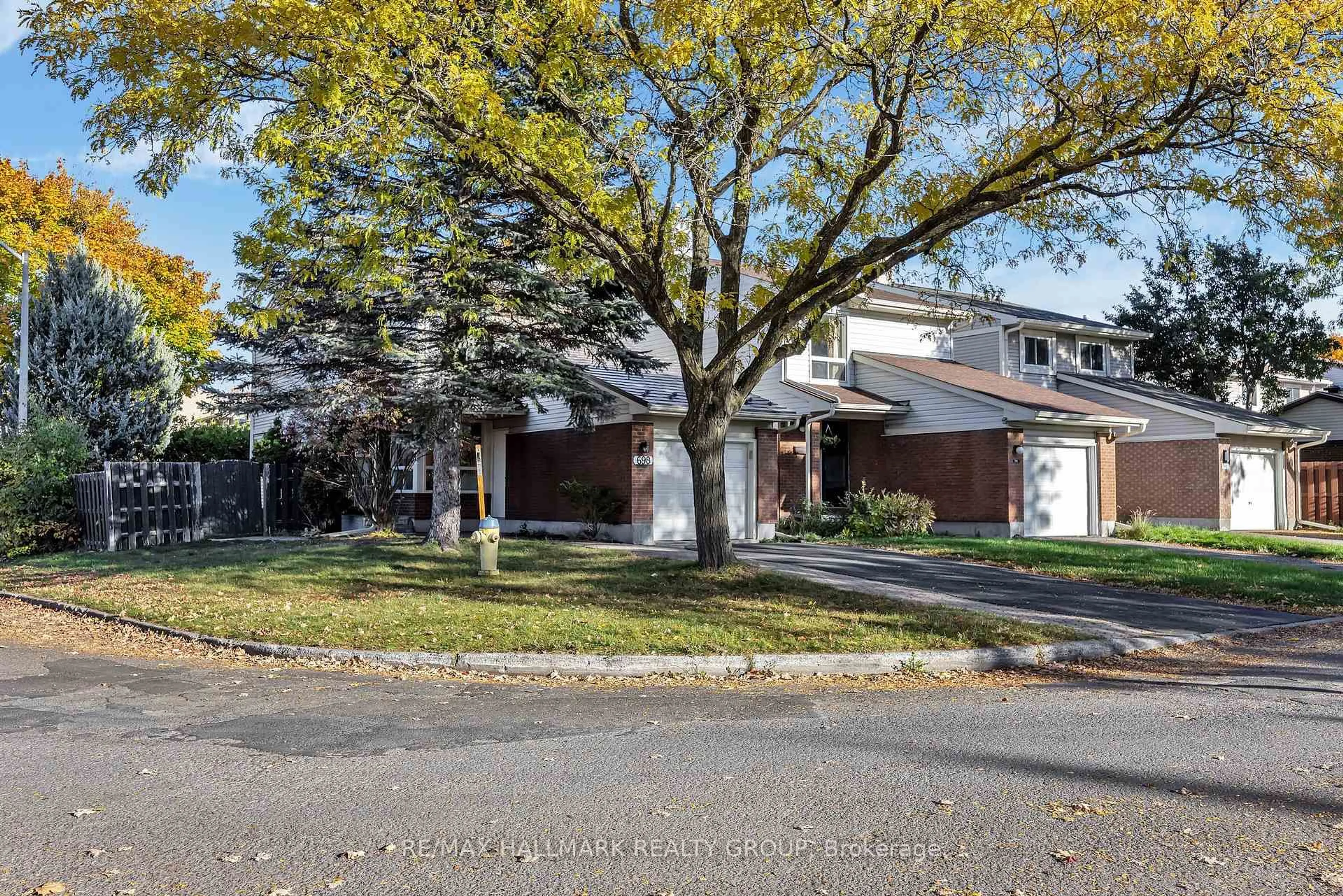 Unknown for 698 Malibu Terr, Ottawa Ontario K2C 3T8