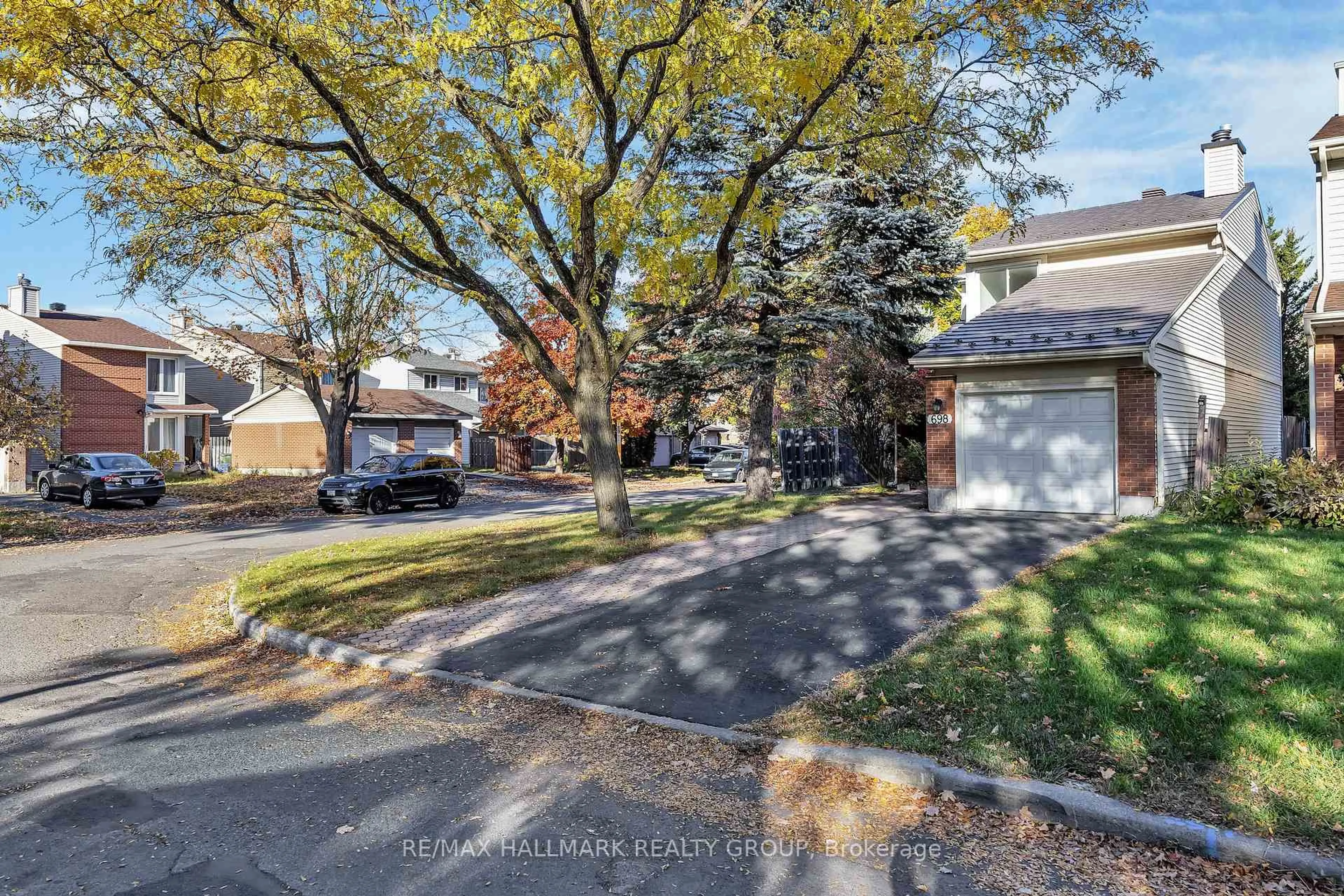 Home with brick exterior material, street for 698 Malibu Terr, Ottawa Ontario K2C 3T8