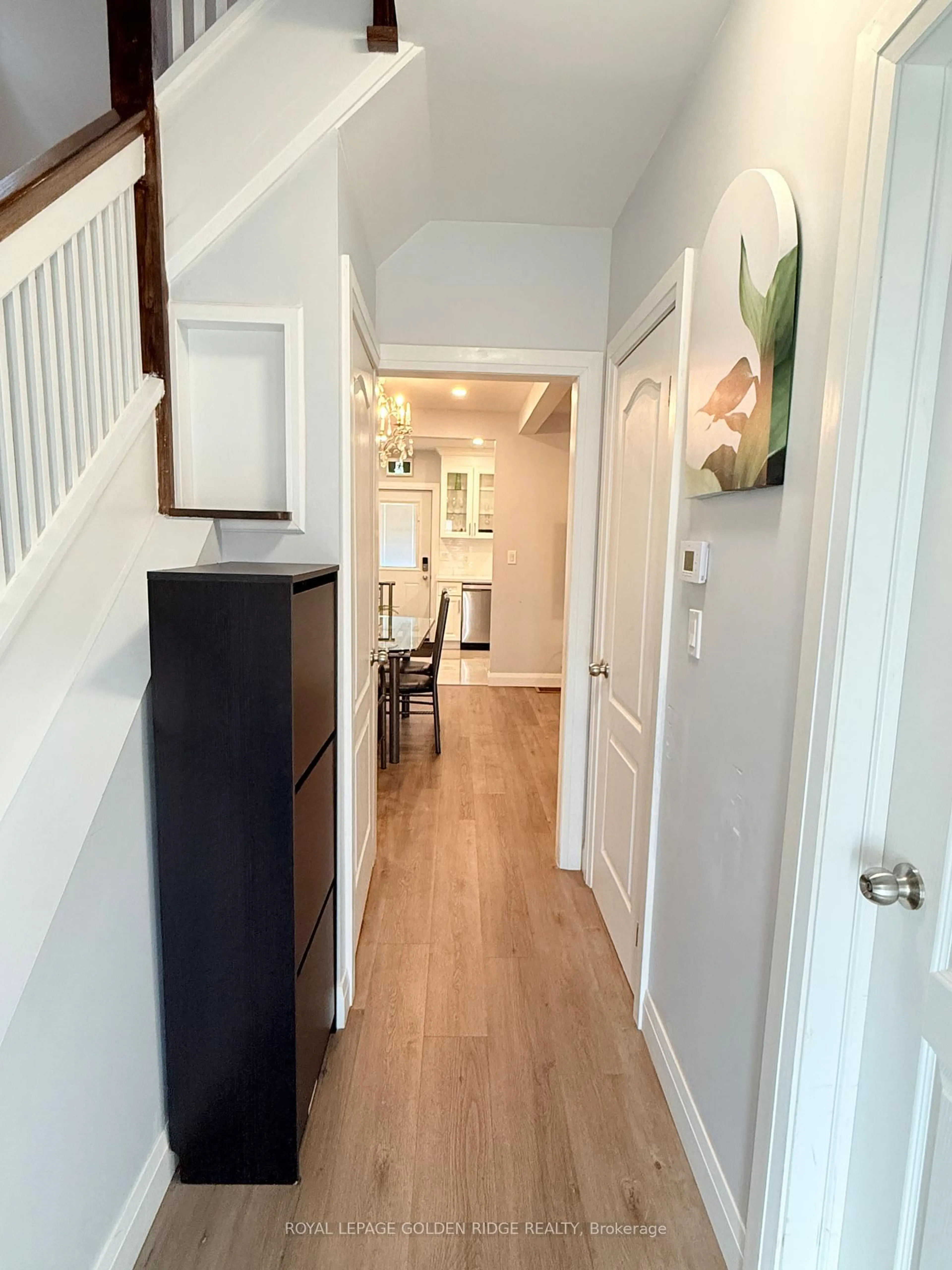 Indoor entryway for 4577 Victoria Ave, Niagara Falls Ontario L2E 4B5