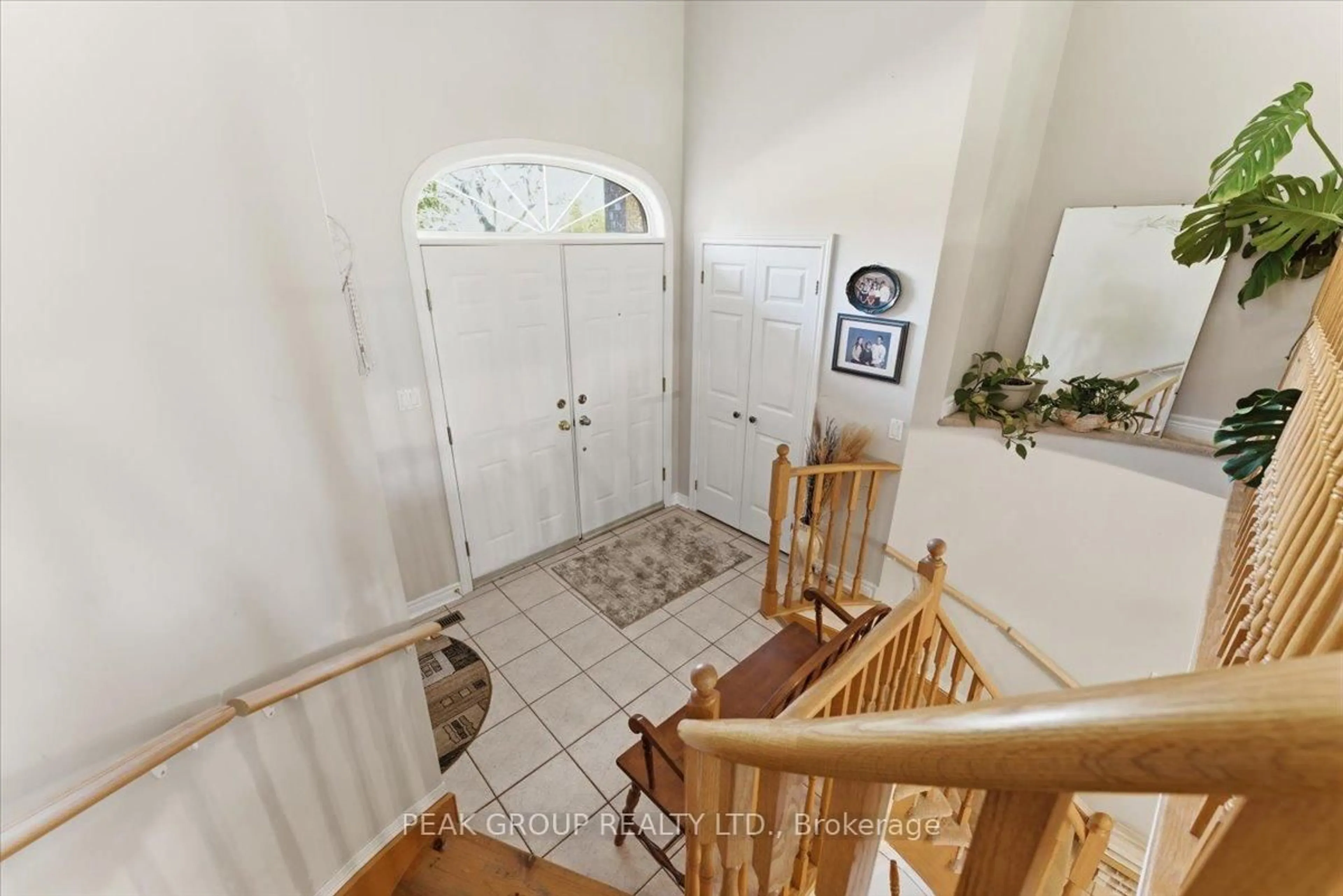 Indoor entryway for 35 Jackson Crt, Welland Ontario L3C 7G4