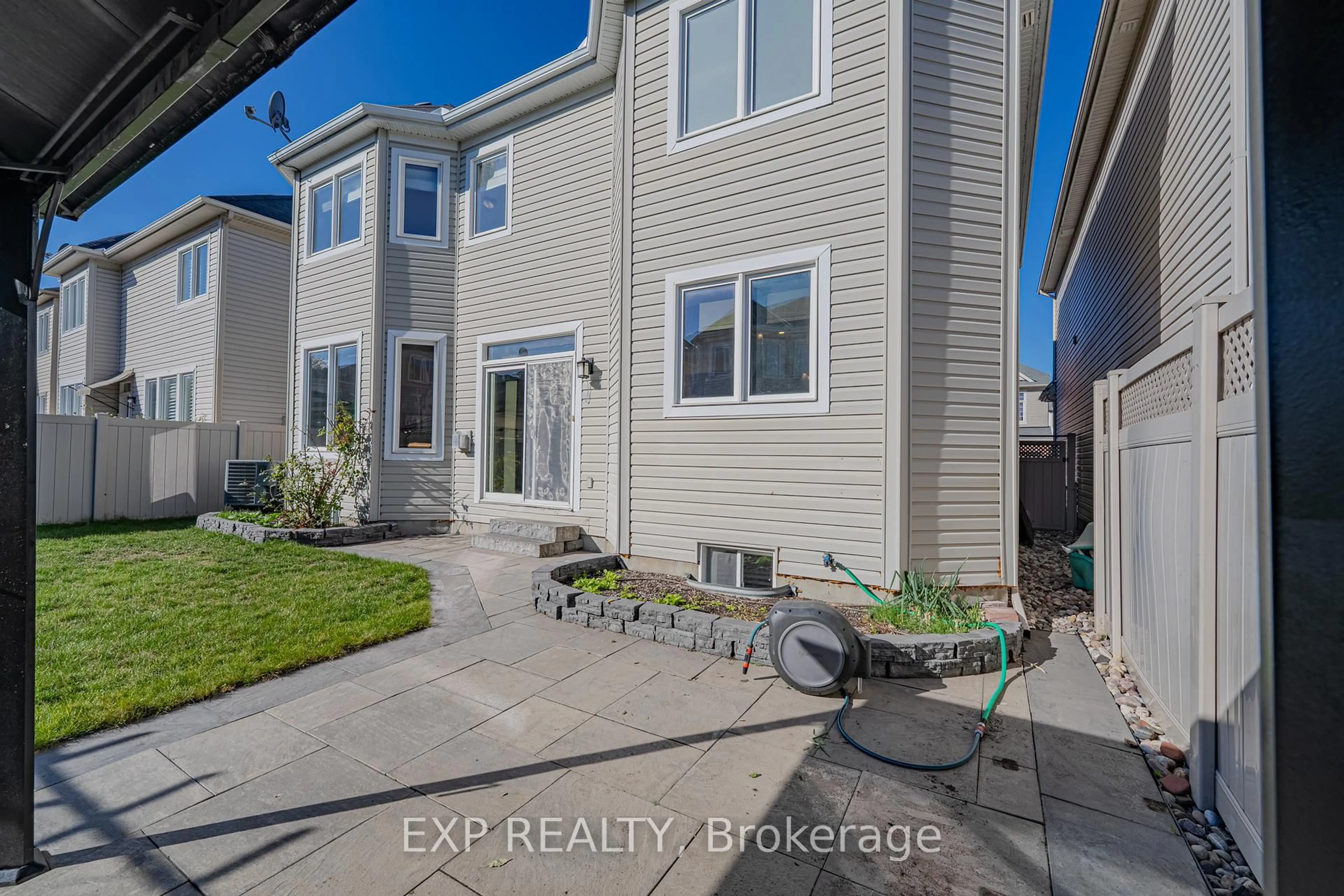 A pic from outside/outdoor area/front of a property/back of a property/a pic from drone, street for 3308 RIVERSET Cres, Nepean Ontario K2J 0S2