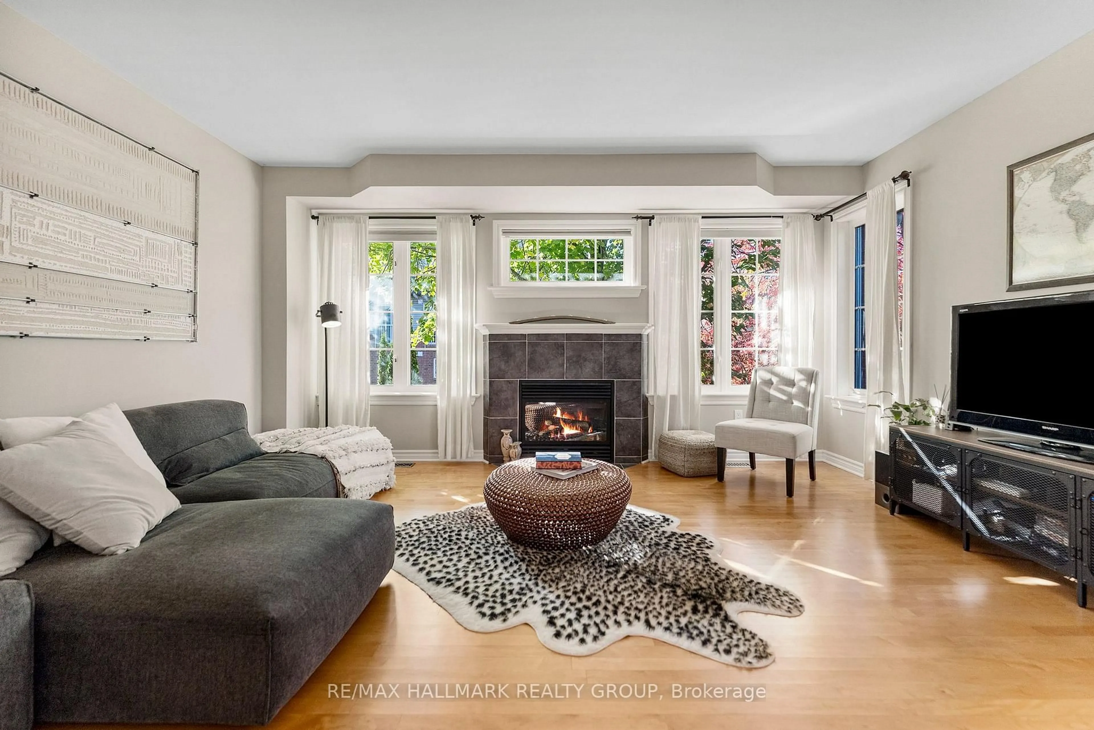 Living room with furniture, unknown for 440 Edgeworth Ave, Ottawa Ontario K2B 5L1