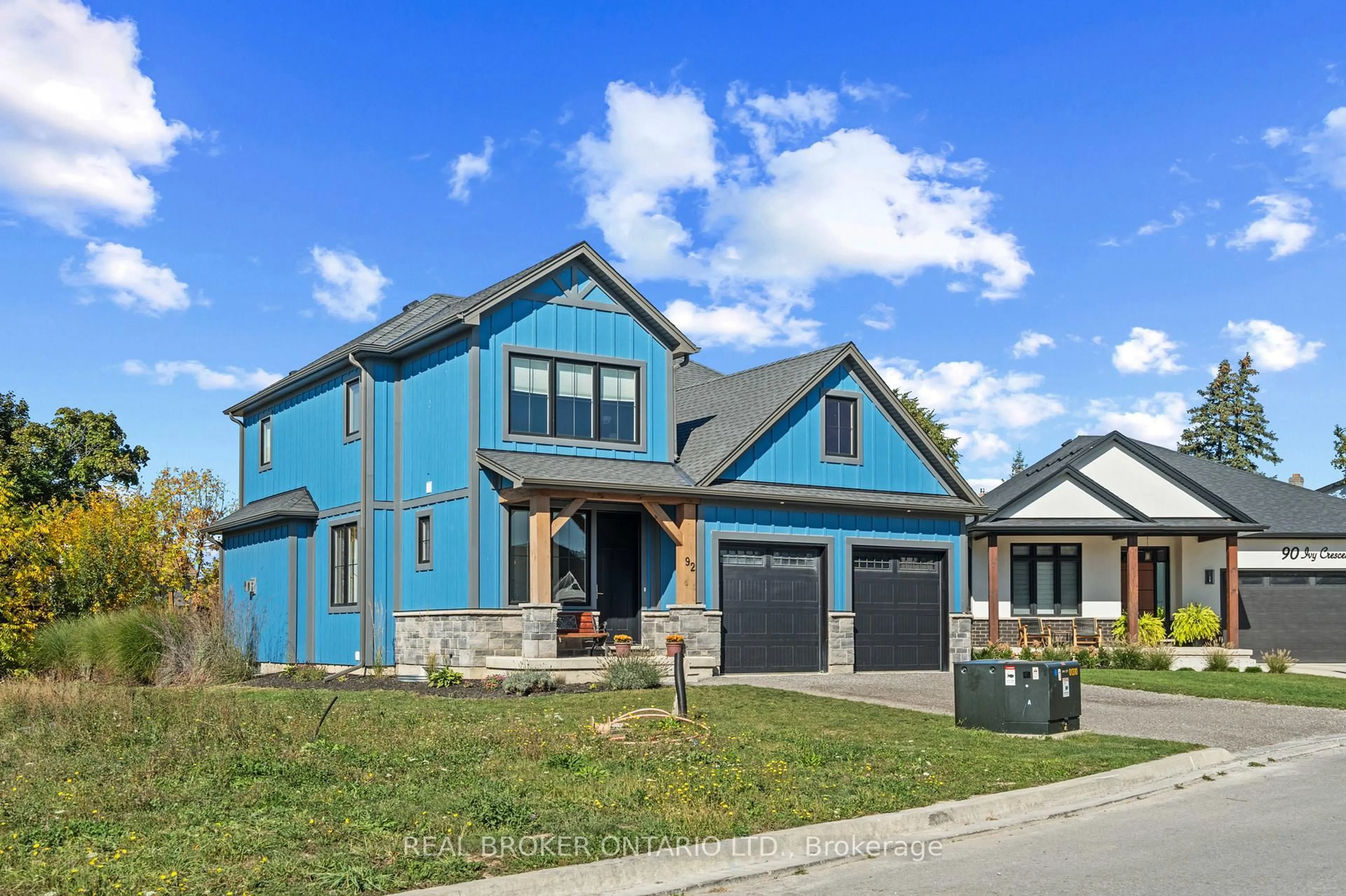 Home with vinyl exterior material, street for 92 Ivy Cres, Thorold Ontario L2V 0J9