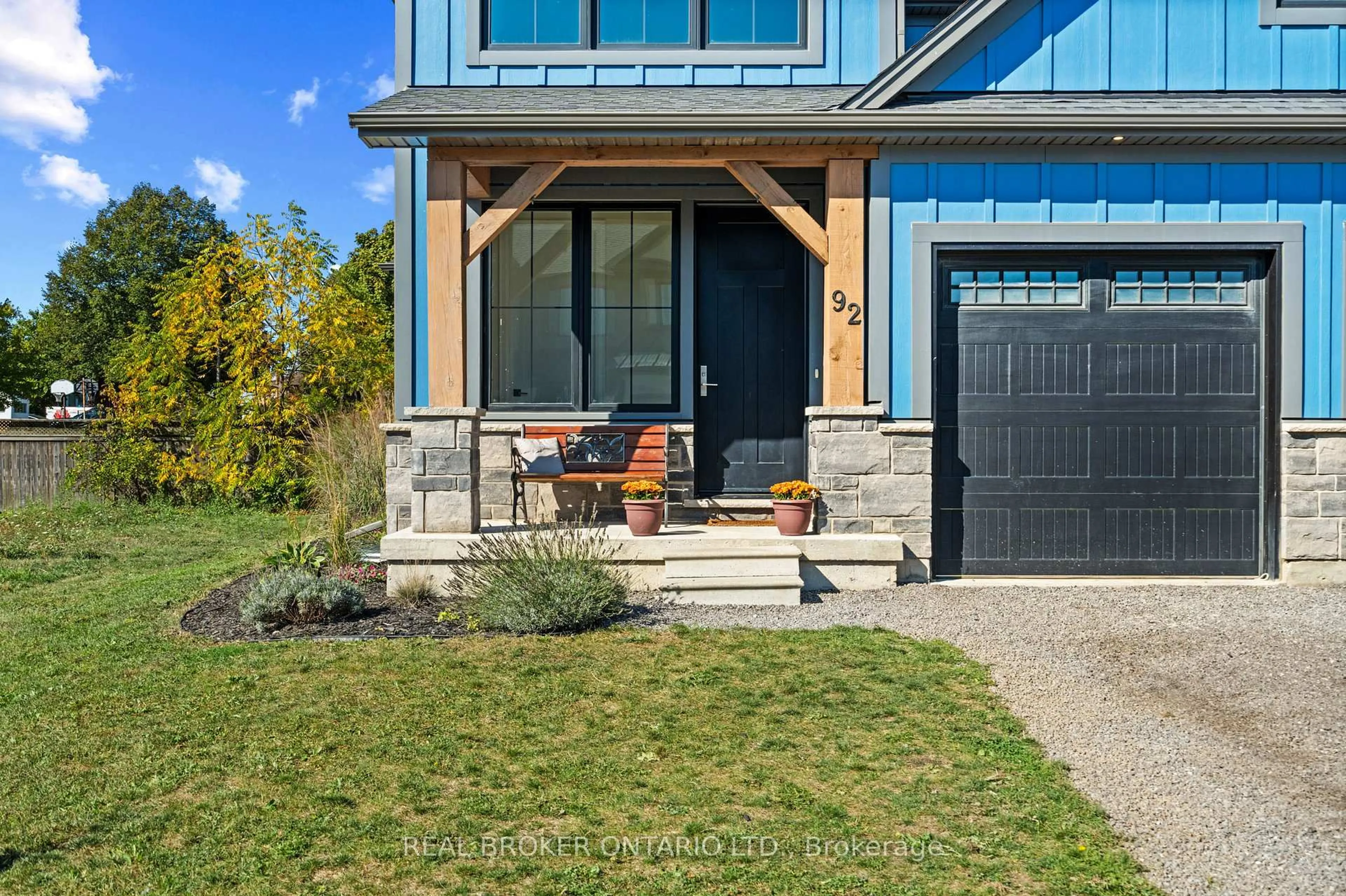 Home with brick exterior material, street for 92 Ivy Cres, Thorold Ontario L2V 0J9