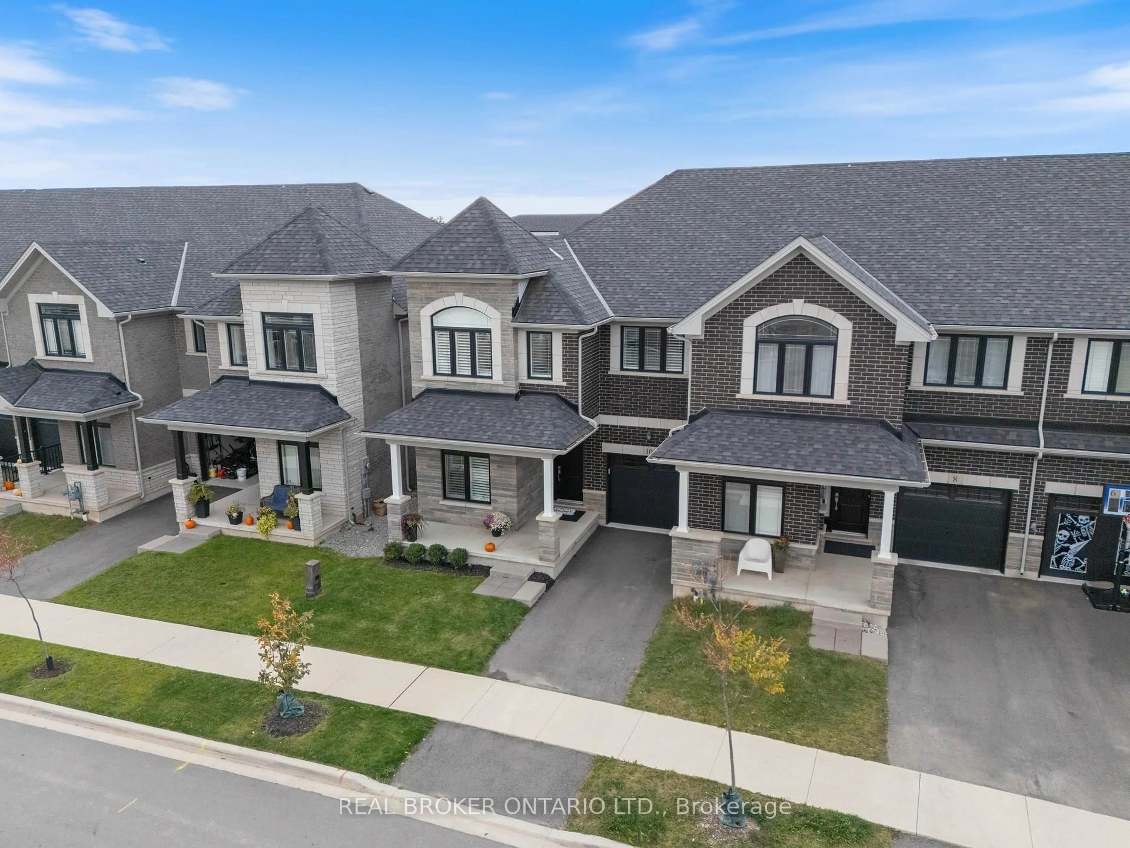 A pic from outside/outdoor area/front of a property/back of a property/a pic from drone, street for 10 Granite Ridge Tr, Hamilton Ontario L8B 1Y4