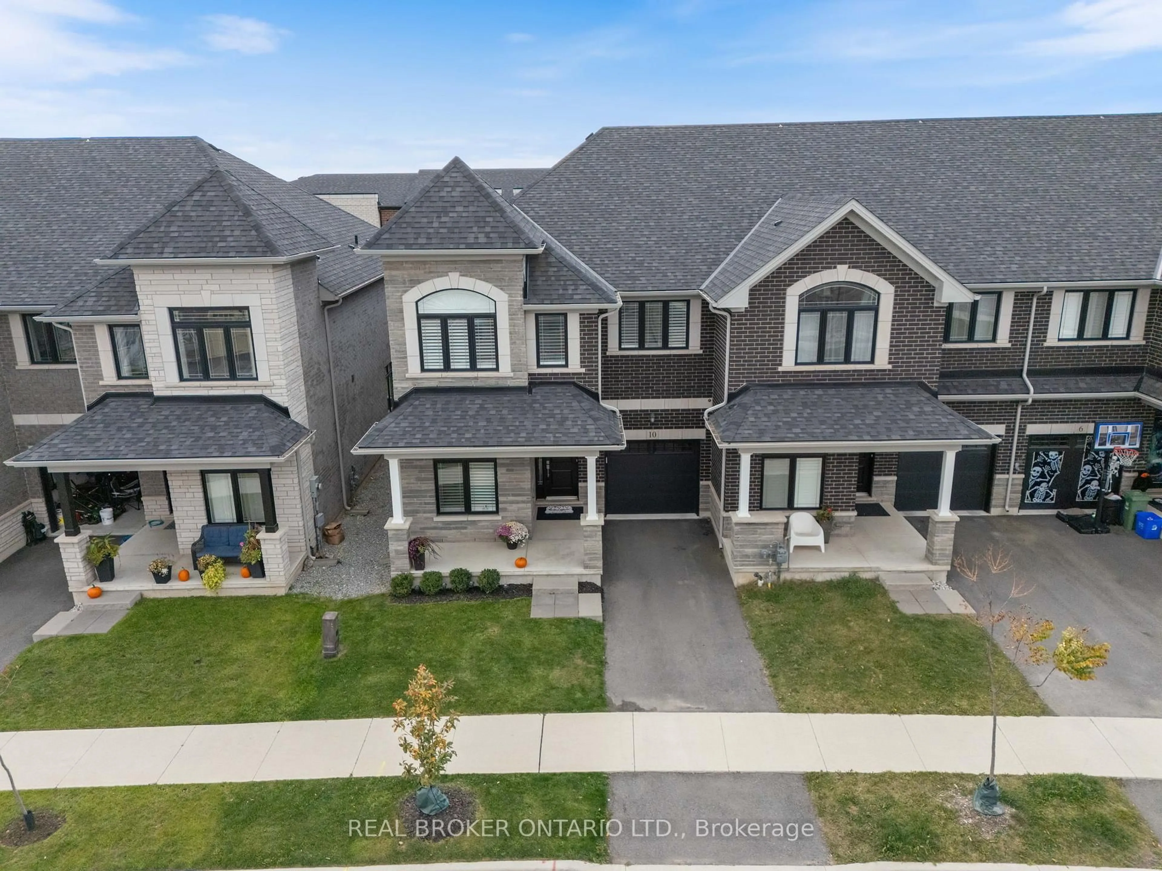 A pic from outside/outdoor area/front of a property/back of a property/a pic from drone, street for 10 Granite Ridge Tr, Hamilton Ontario L8B 1Y4