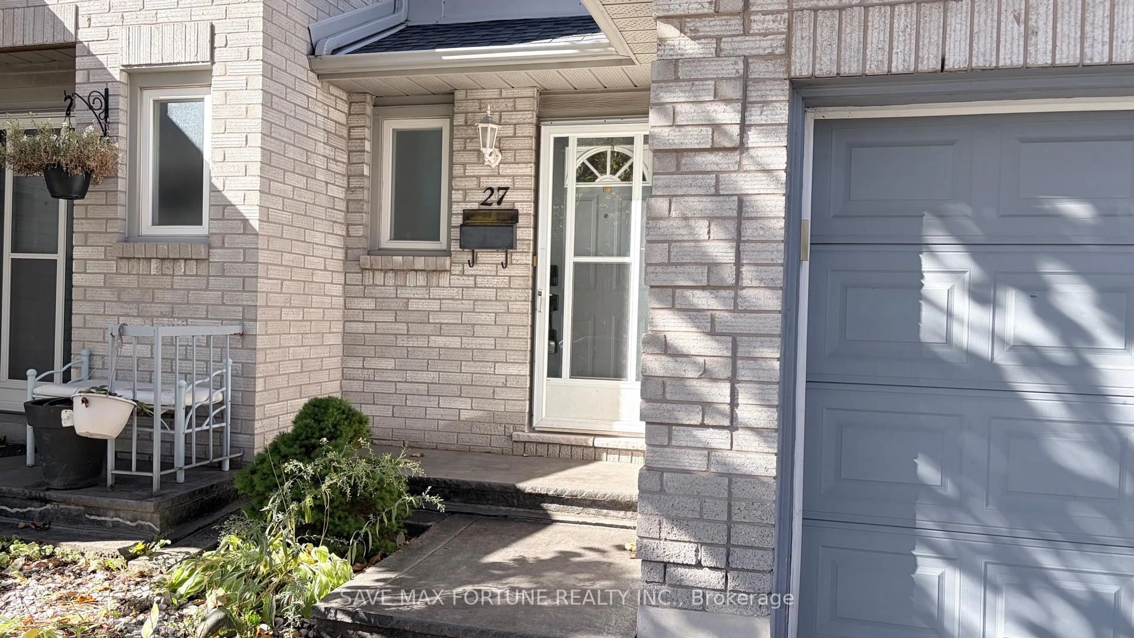 Unknown for 1 Royalwood Crt #27, Hamilton Ontario L8E 4Y2