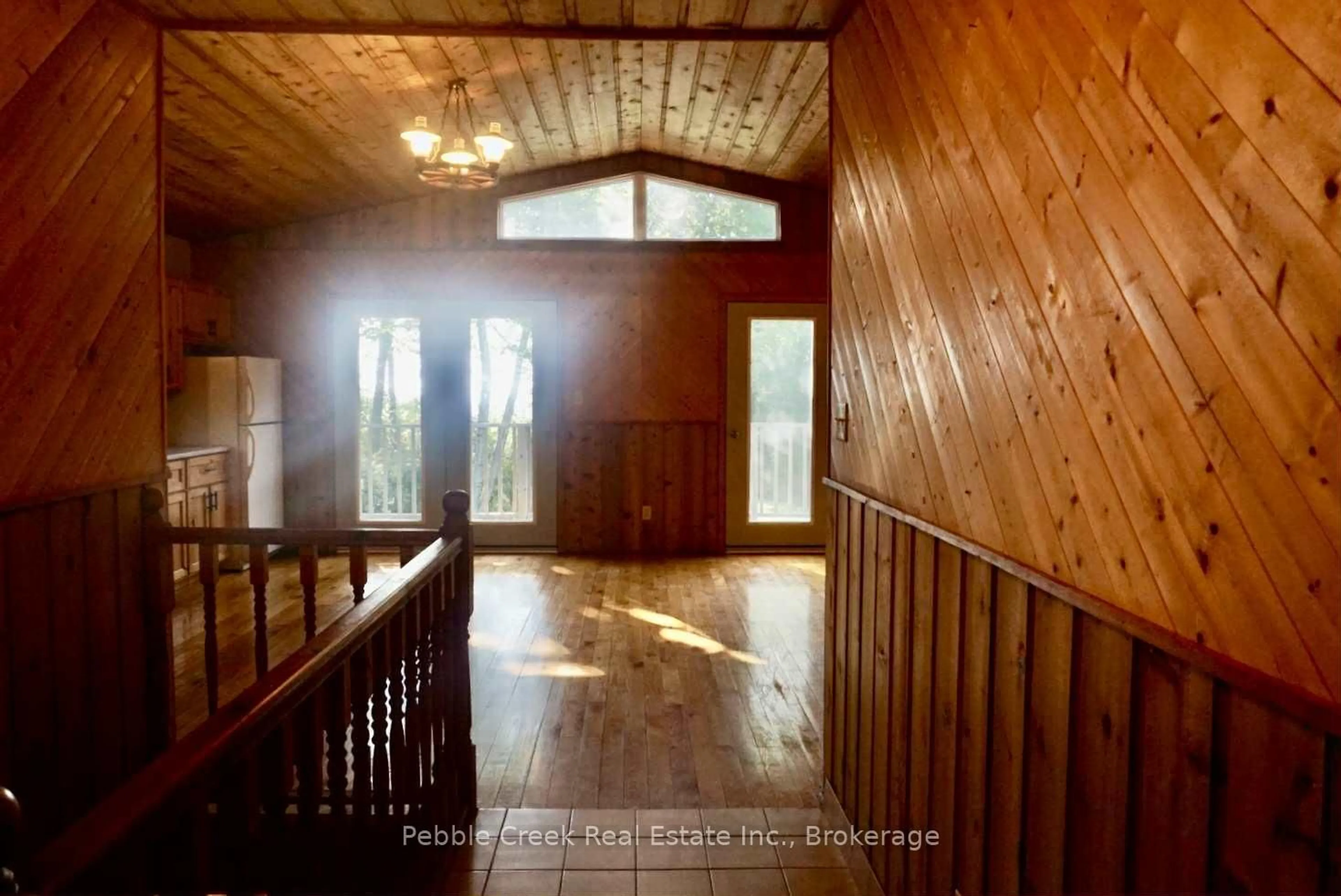 Indoor foyer for 84433 Sunrise Dr, Ashfield-Colborne-Wawanosh Ontario N7A 3X9