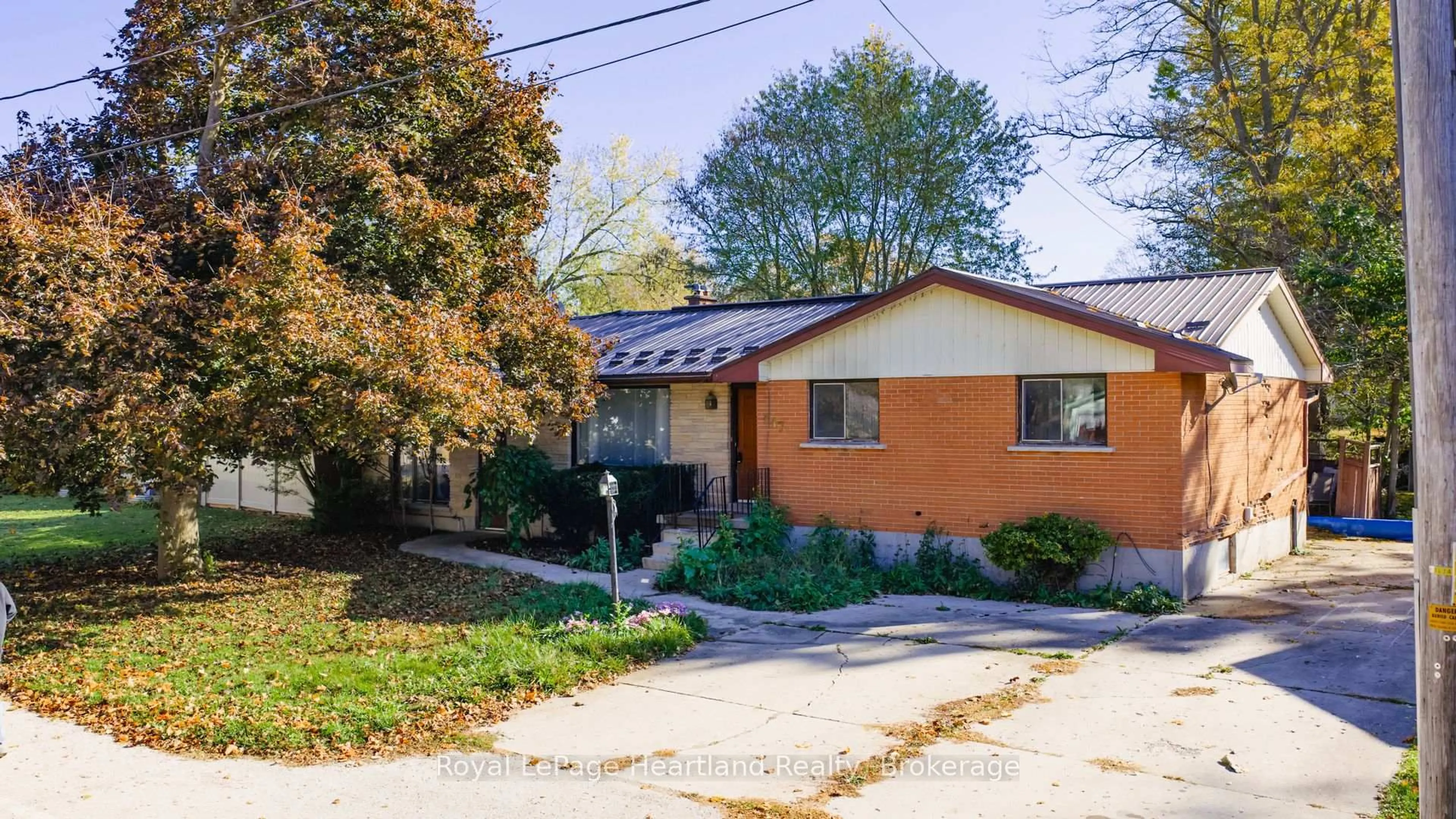 Home with brick exterior material, street for 447 Shuter St, North Huron Ontario N0G 2W0