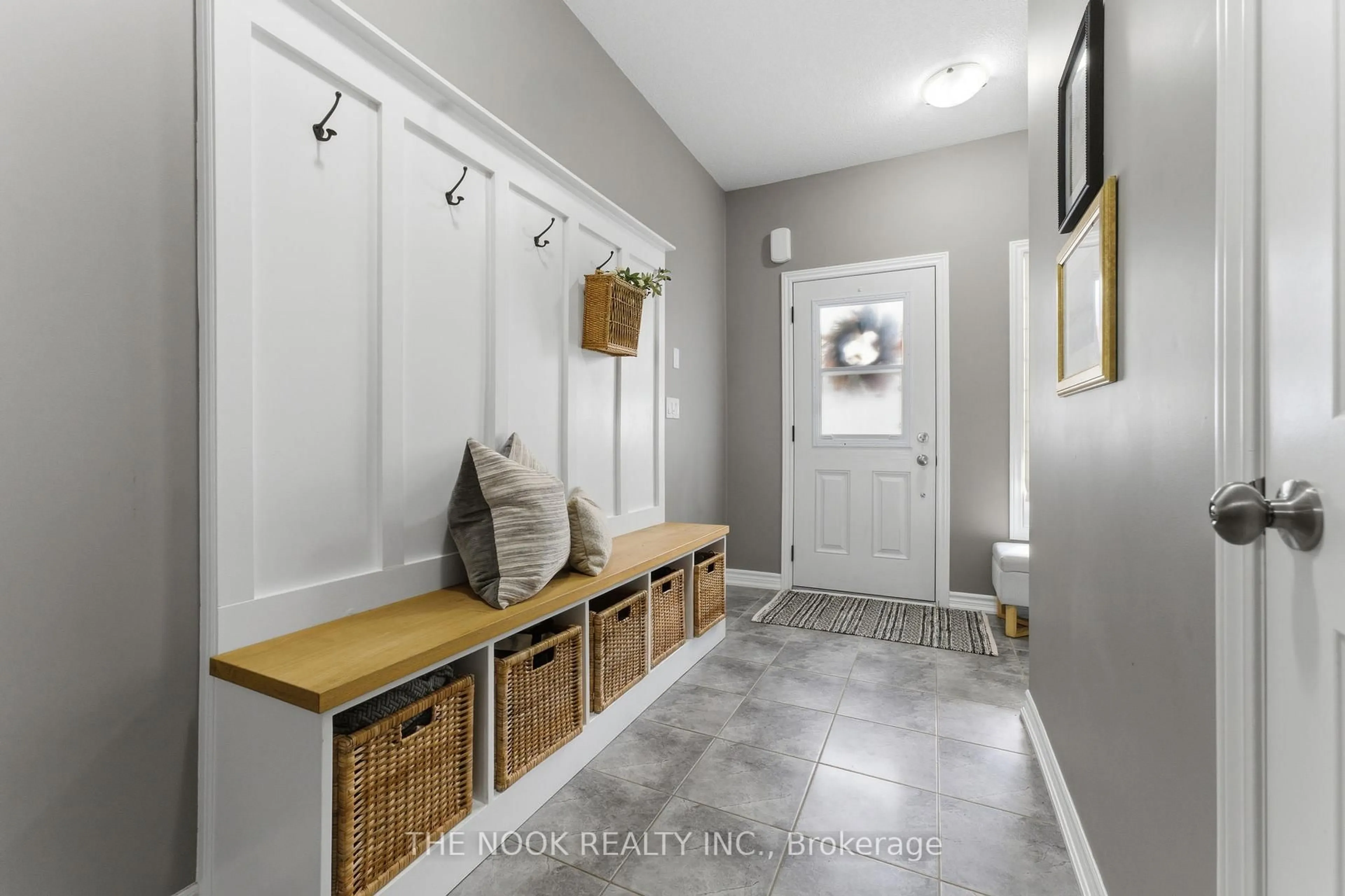 Indoor entryway for 89 Goodall Crt, Centre Wellington Ontario N1M 0C8