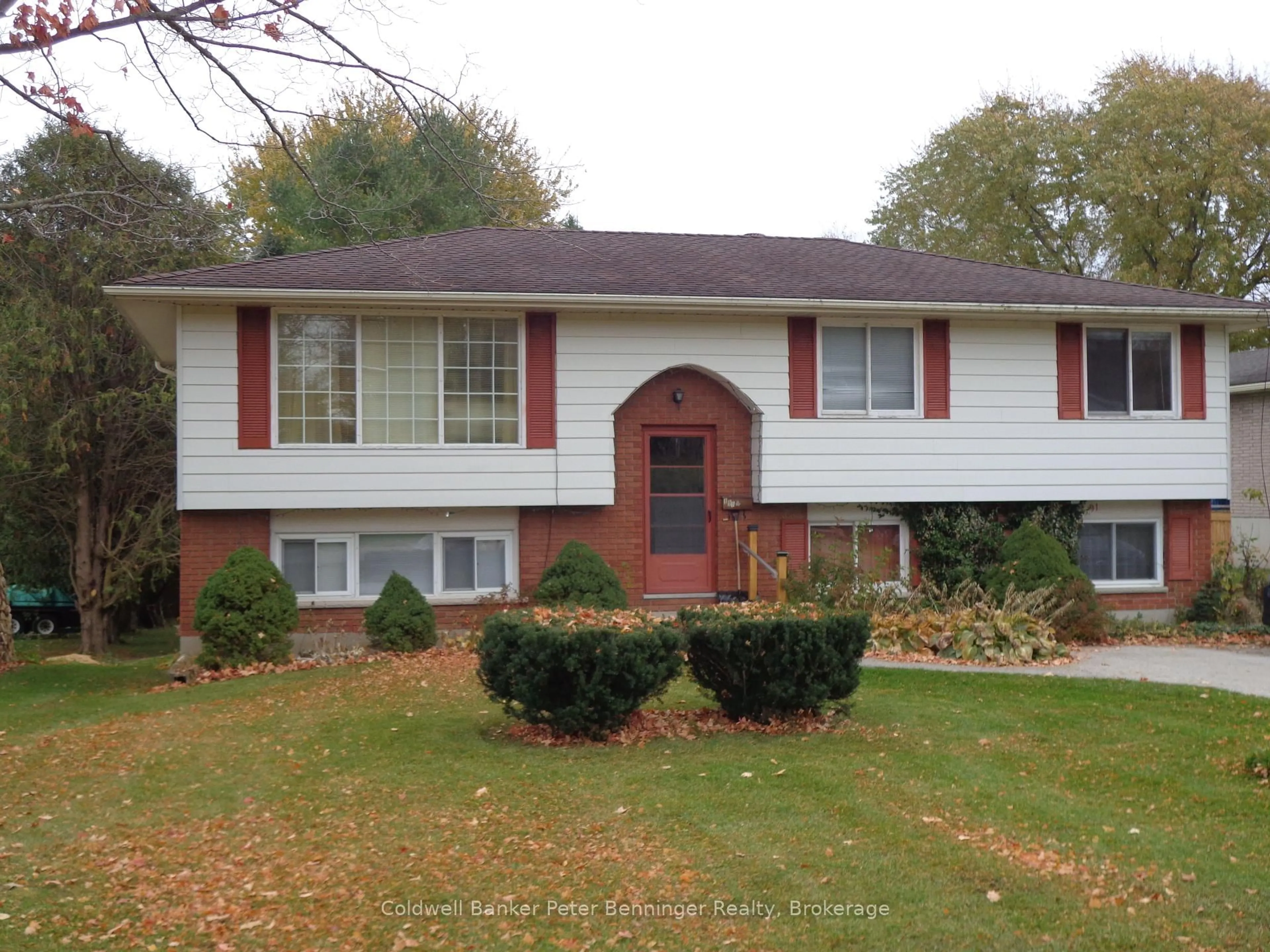 Home with vinyl exterior material, street for 191 George St, Arran-Elderslie Ontario N0G 2N0