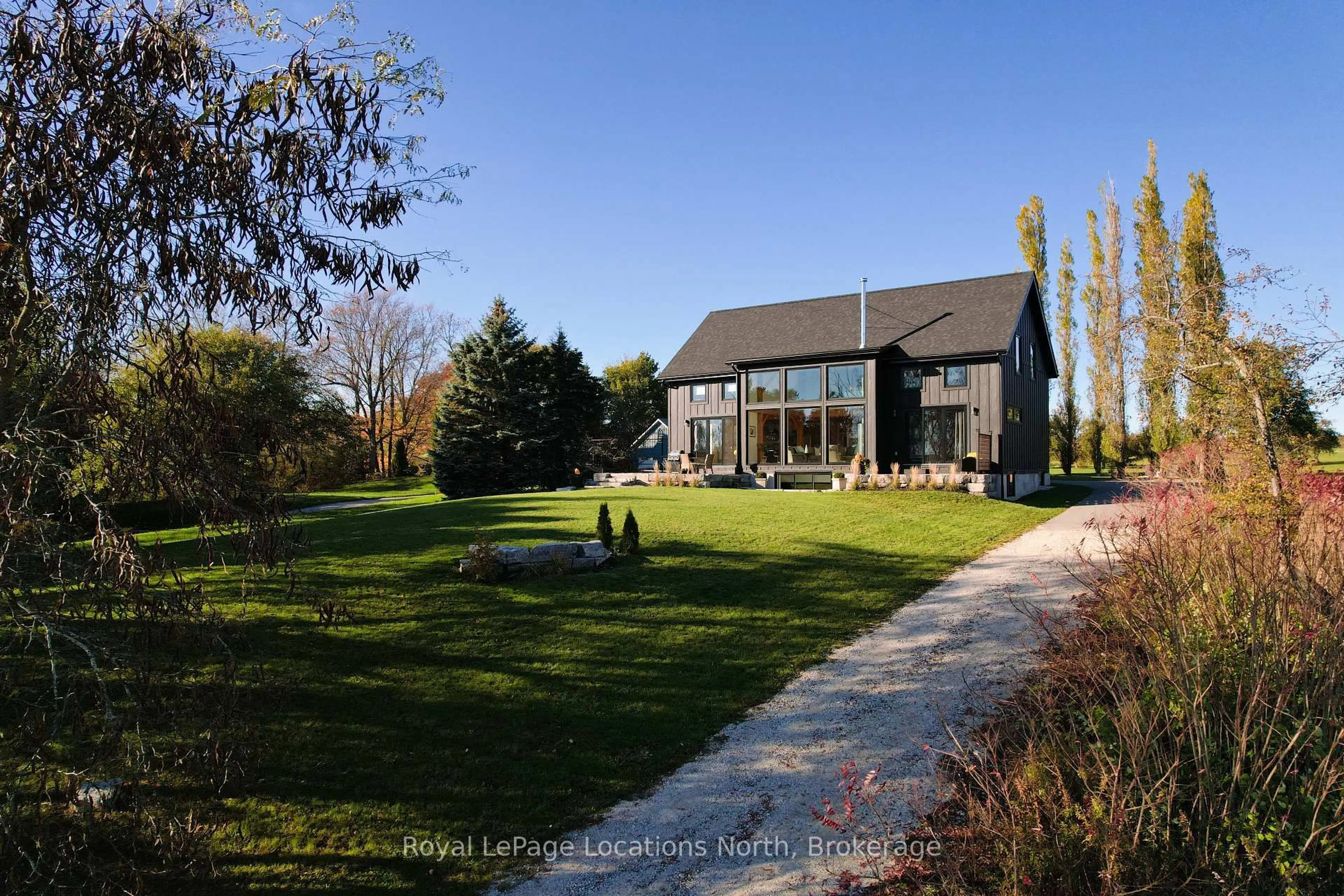 A pic from outside/outdoor area/front of a property/back of a property/a pic from drone, unknown for 113 Slabtown Rd, Blue Mountains Ontario N0H 1J0