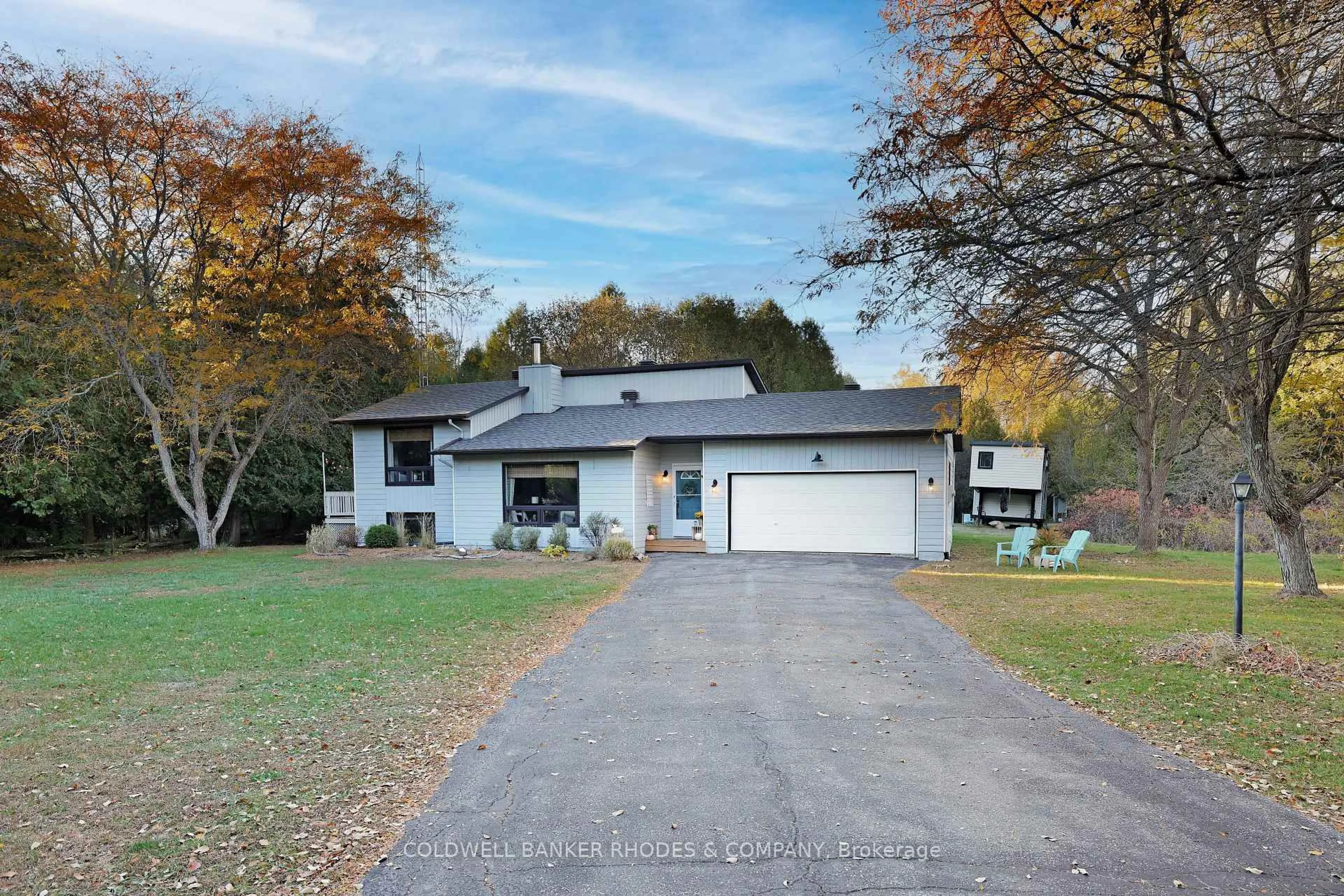 A pic from outside/outdoor area/front of a property/back of a property/a pic from drone, street for 376 Lake Park Rd, Carleton Place Ontario K7C 3P2