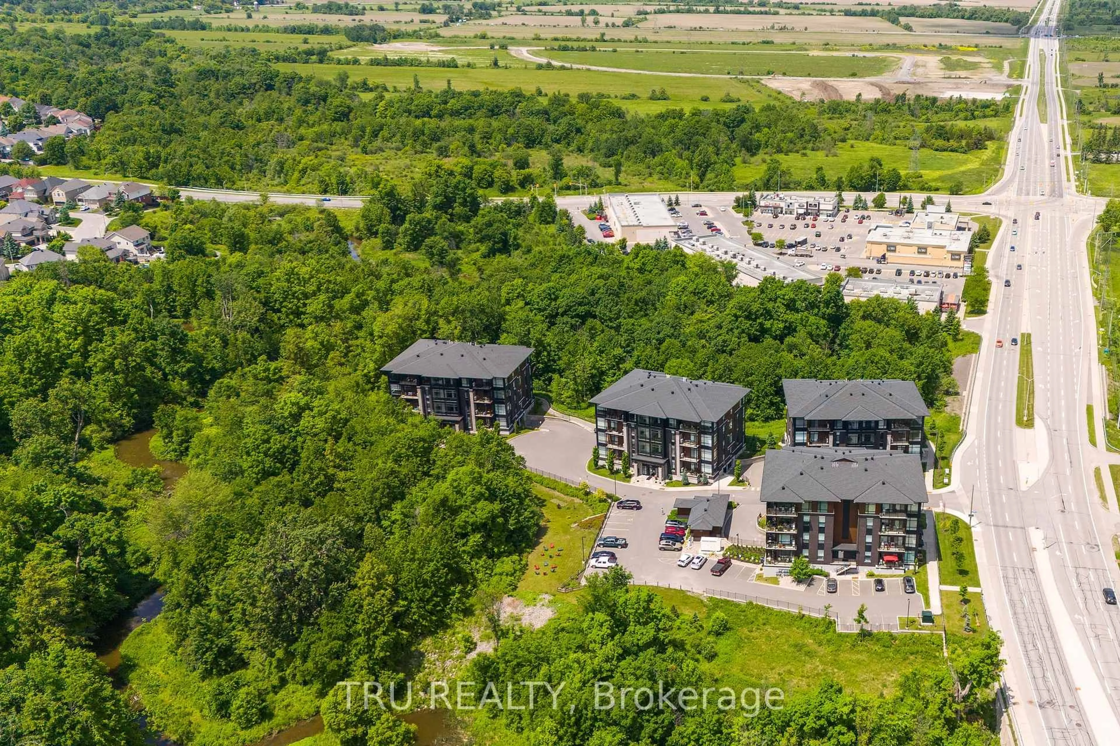 A pic from outside/outdoor area/front of a property/back of a property/a pic from drone, unknown for 120 Cortile Private #201, Ottawa Ontario K1V 2S8