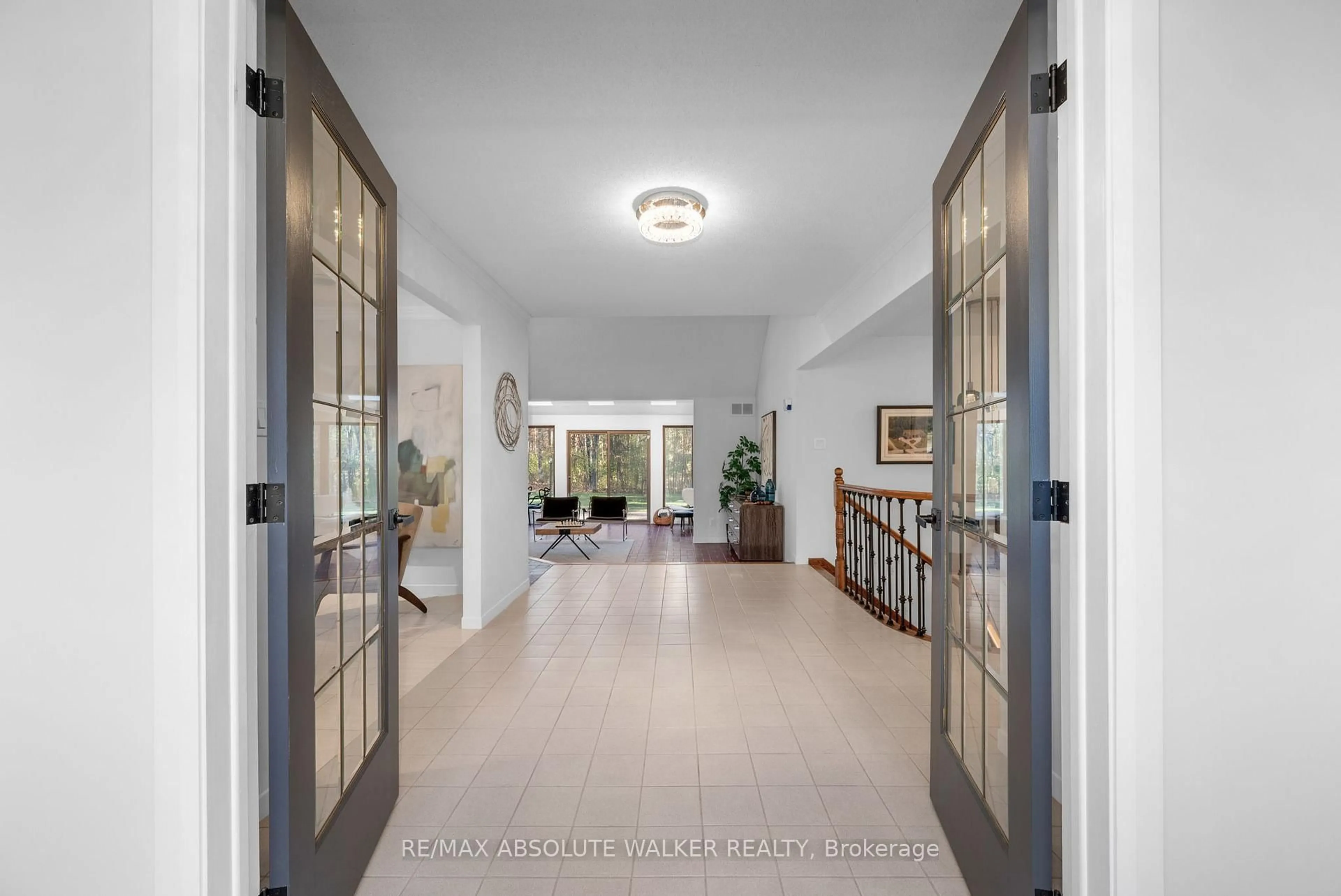 Indoor foyer for 108 Margaret Anne Dr, Carp Ontario K0A 1L0