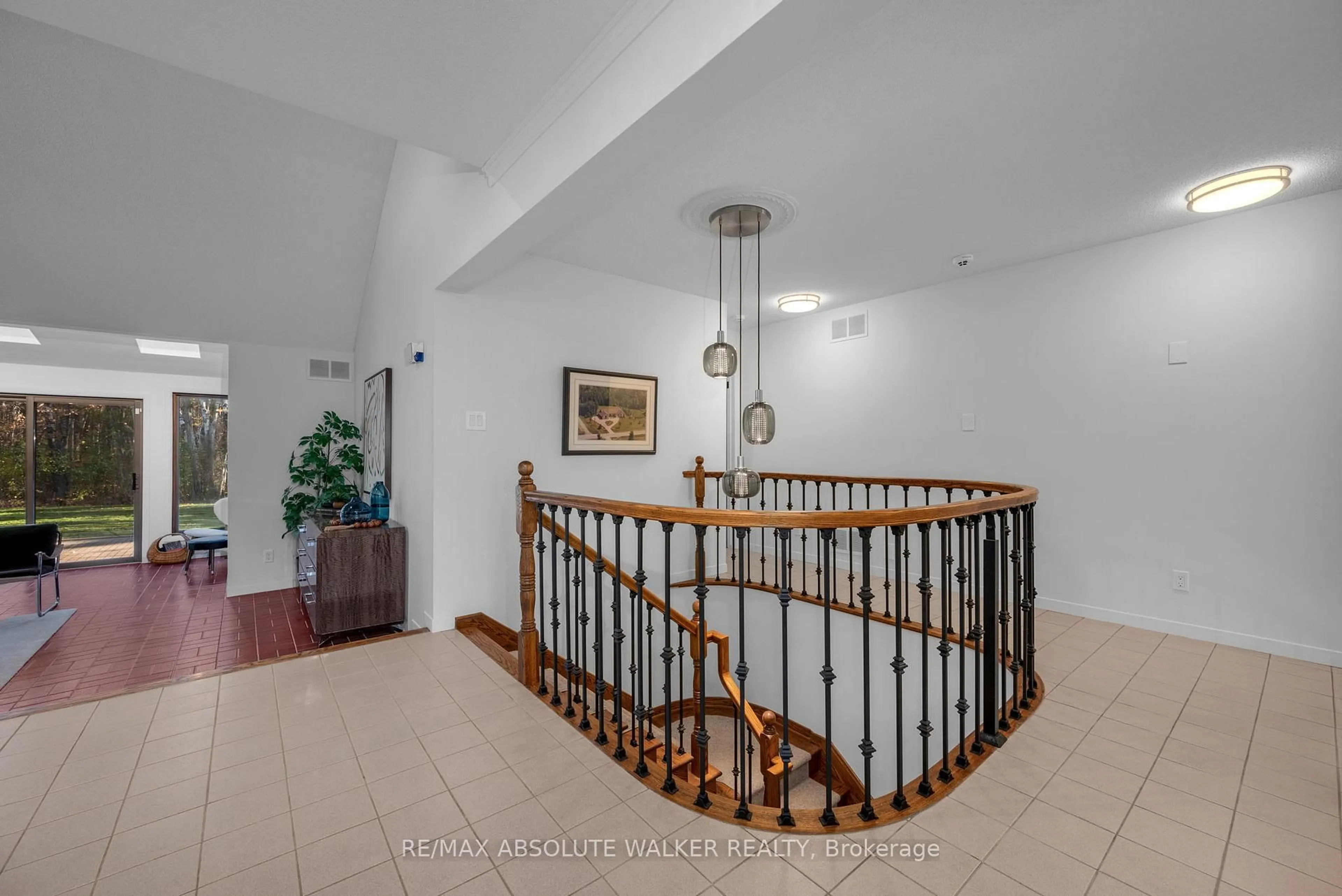 Indoor foyer for 108 Margaret Anne Dr, Carp Ontario K0A 1L0