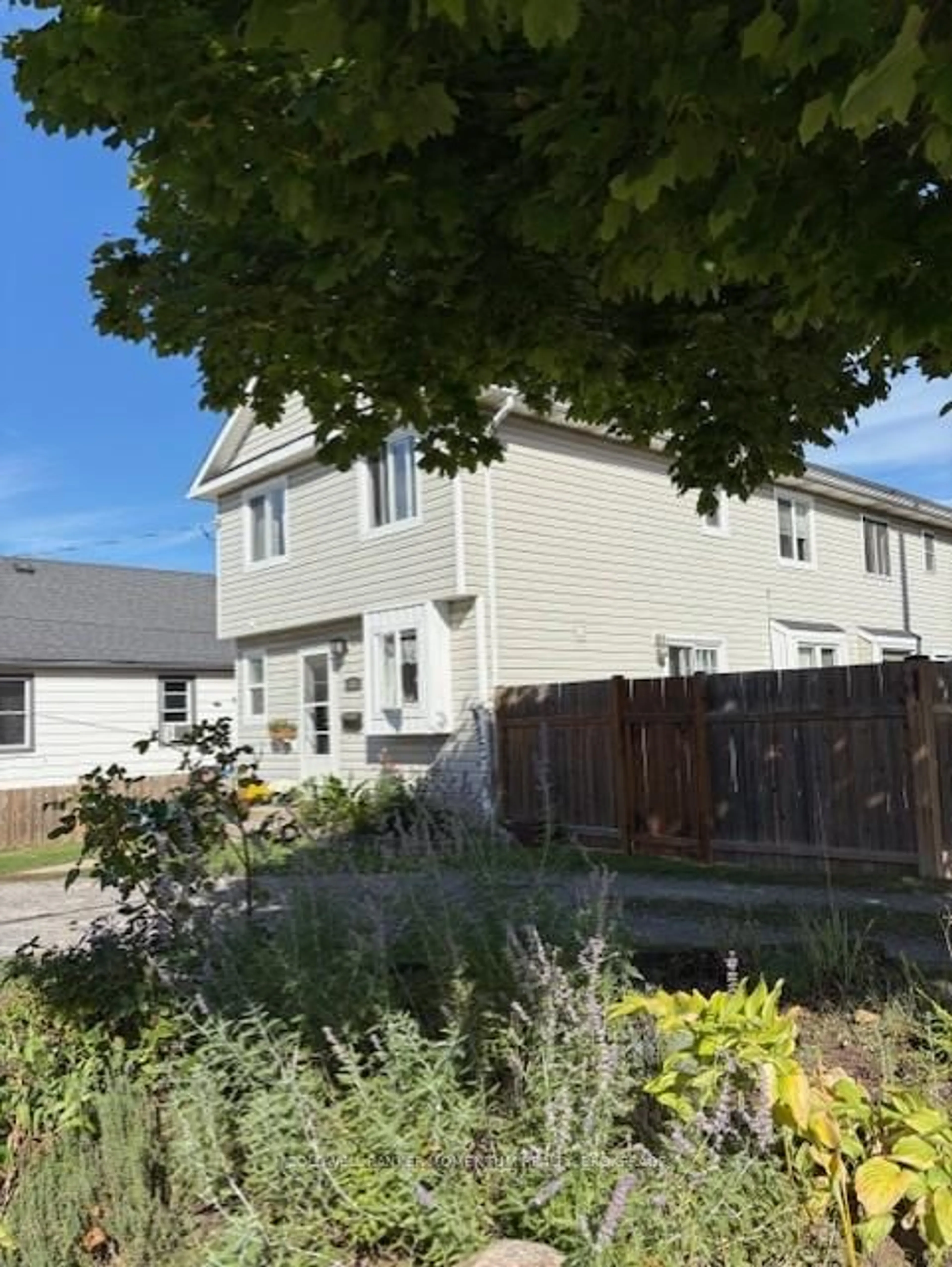 A pic from outside/outdoor area/front of a property/back of a property/a pic from drone, street for 58 Margery Ave, St. Catharines Ontario L2R 6K1