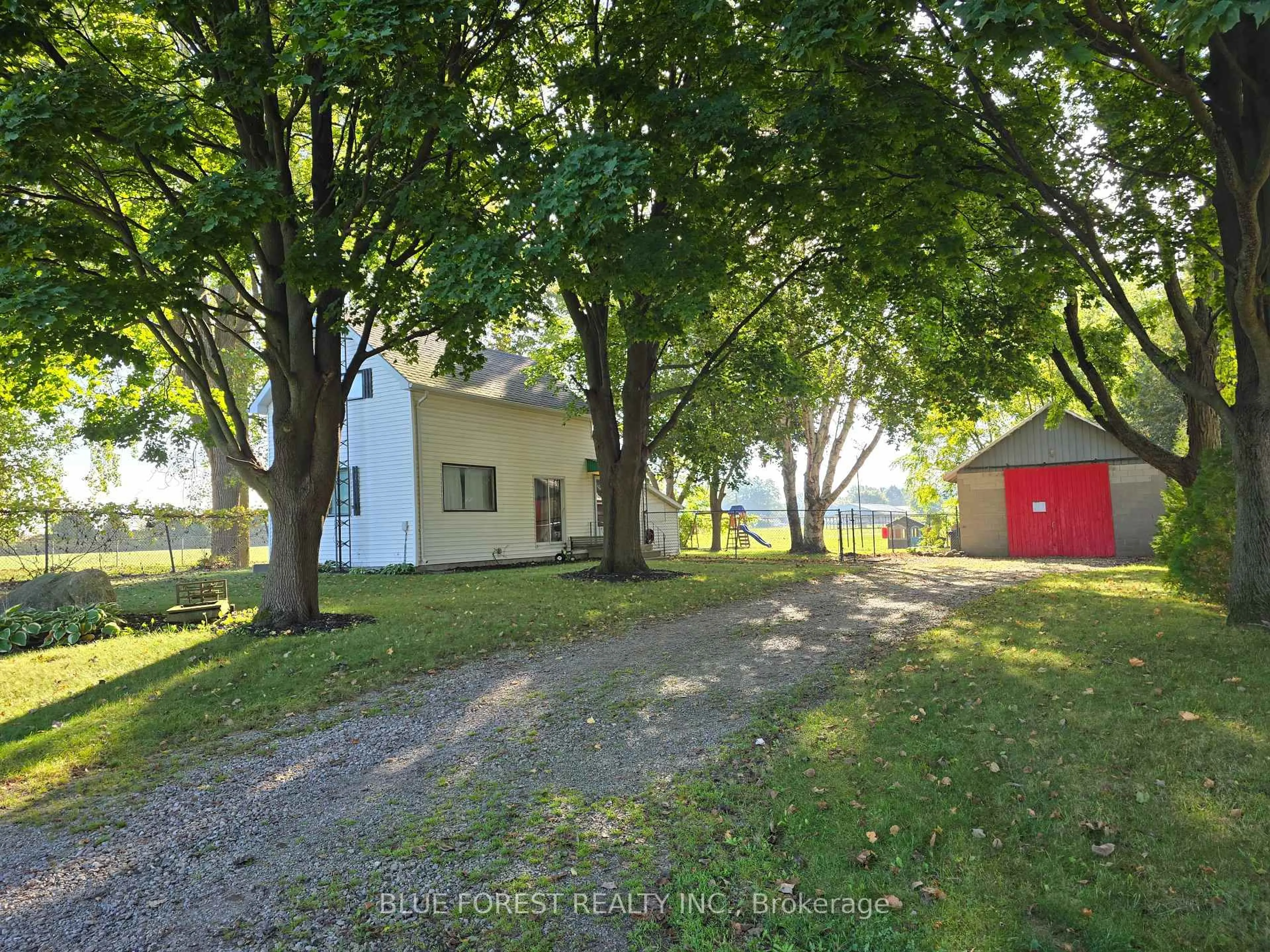 A pic from outside/outdoor area/front of a property/back of a property/a pic from drone, unknown for 138 Centre Ctre, West Elgin Ontario N0L 2C0