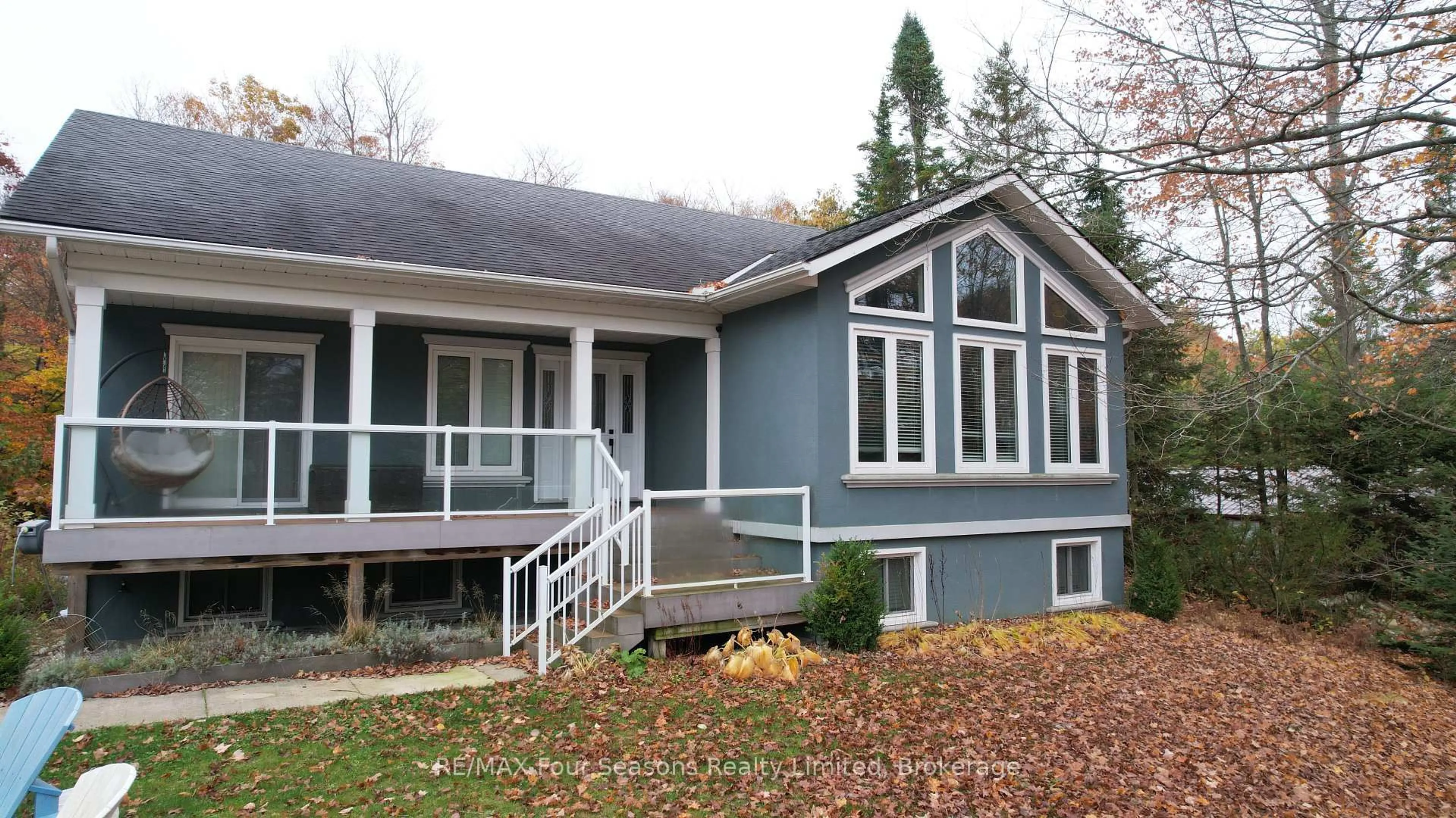 Home with vinyl exterior material, unknown for 37 Silver Lake Cres, South Bruce Peninsula Ontario N0H 2G0